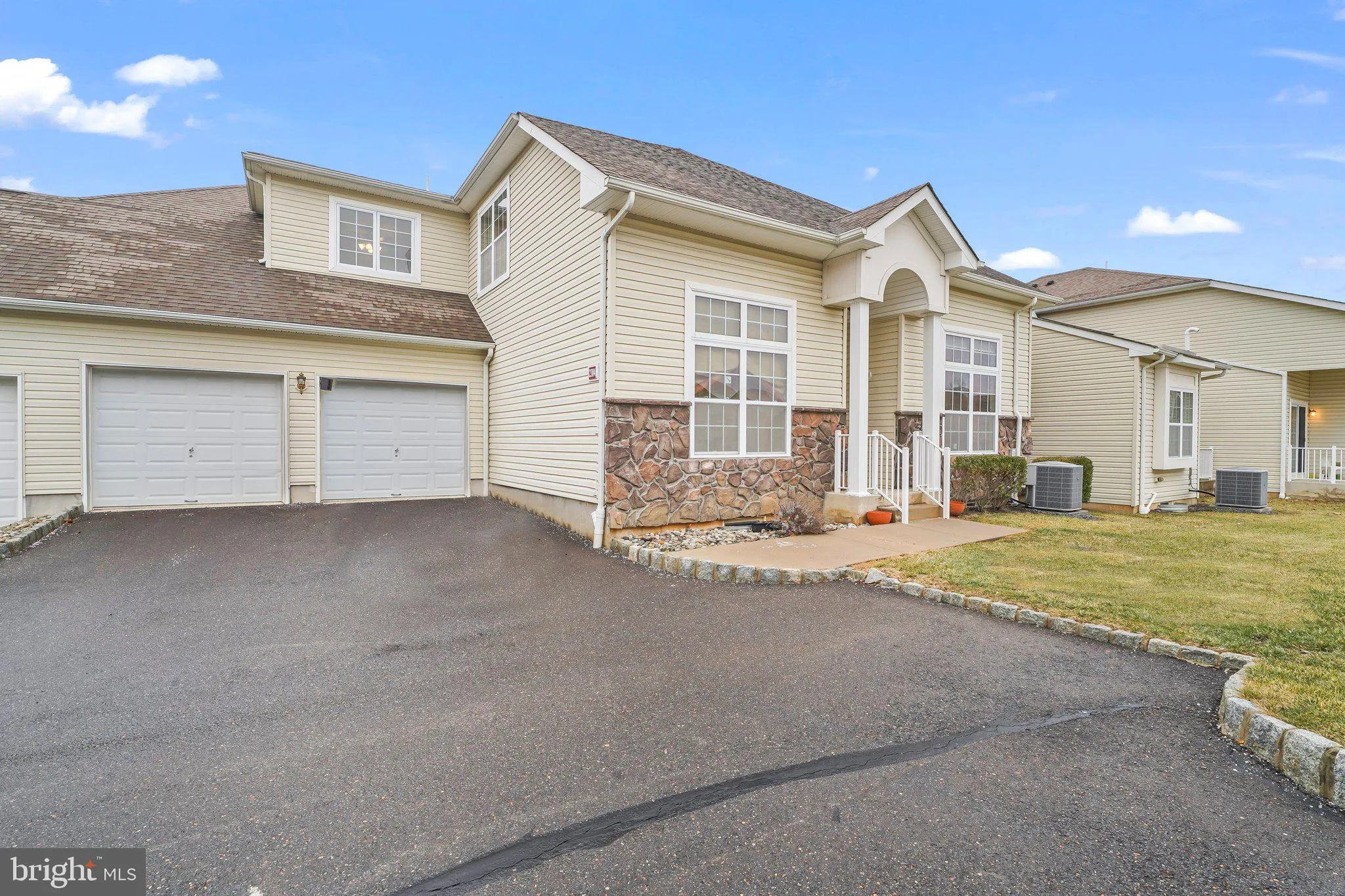 Monmouth Junction, New Jersey 08852, United States, 3 Bedrooms Bedrooms, ,3 BathroomsBathrooms,Residential,Pending,109769