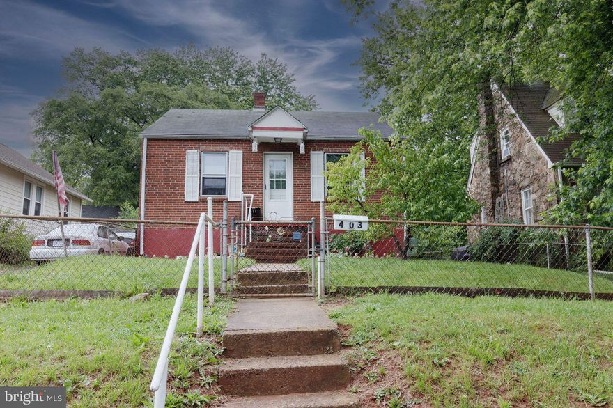 nvestor Alert – Handyman Special in Front Royal!

Welcome to 402 Kerfoot Ave, a great opportunity for investors or savvy buyers looking to build equity. This 3-bedroom, 1-bath home is full of potential and ready for your vision. Located in the heart of Front Royal, this property offers the charm of small-town living with quick access to shopping, dining, and commuter routes.

Currently tenant-occupied, showings are by appointment only—please respect tenant privacy. The home needs TLC and is being sold as-is, making it ideal for a handyman or investor looking for their next project.

Highlights:

Prime in-town location

Solid structure with potential to renovate and customize

Spacious yard

Great rental or flip potential

Don’t miss your chance to transform this property into a gem. With the right updates, this could be a fantastic investment!