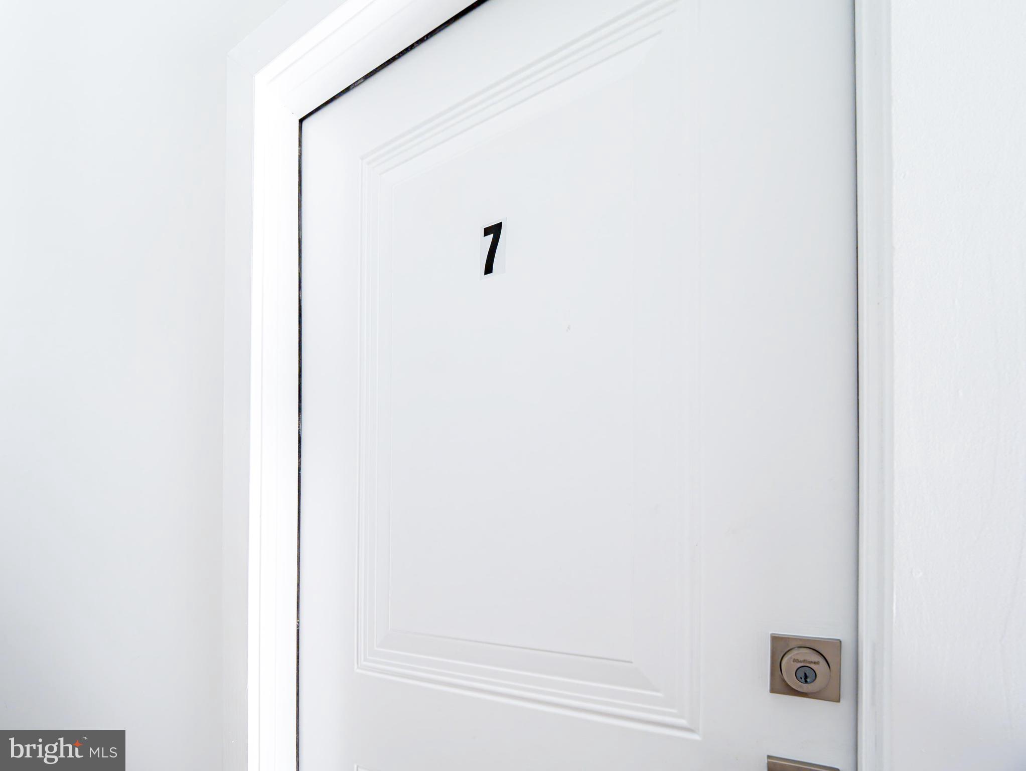 2403-2407 W THOMPSON STREET 7