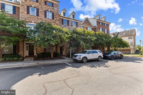 Townhouse For Sale - 22630 Cambridgeport Square<br/> ASHBURN, VA 20148