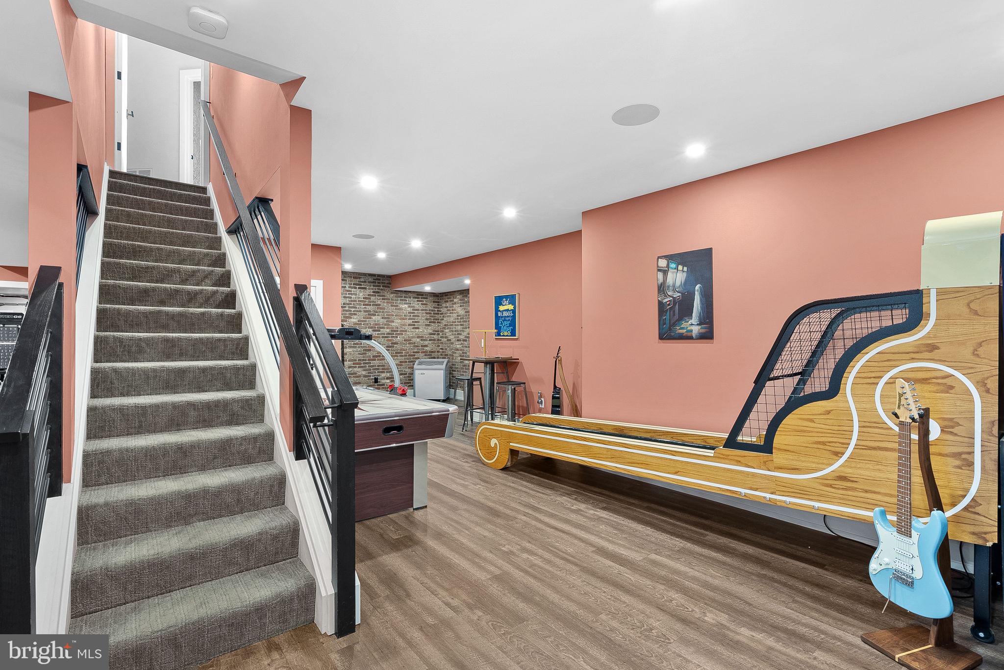 VANTAGE POINTE - Residential