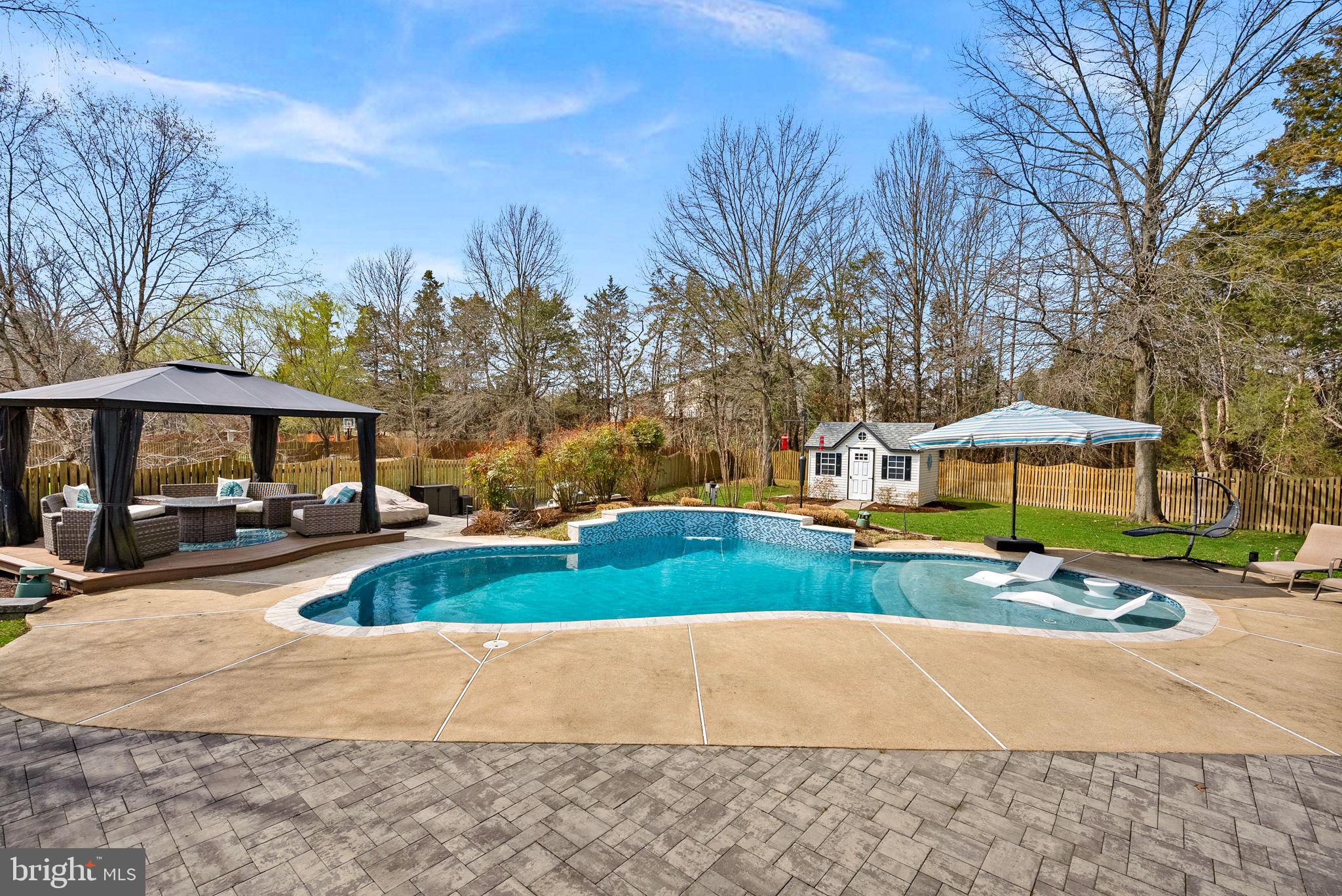 VANTAGE POINTE - Residential