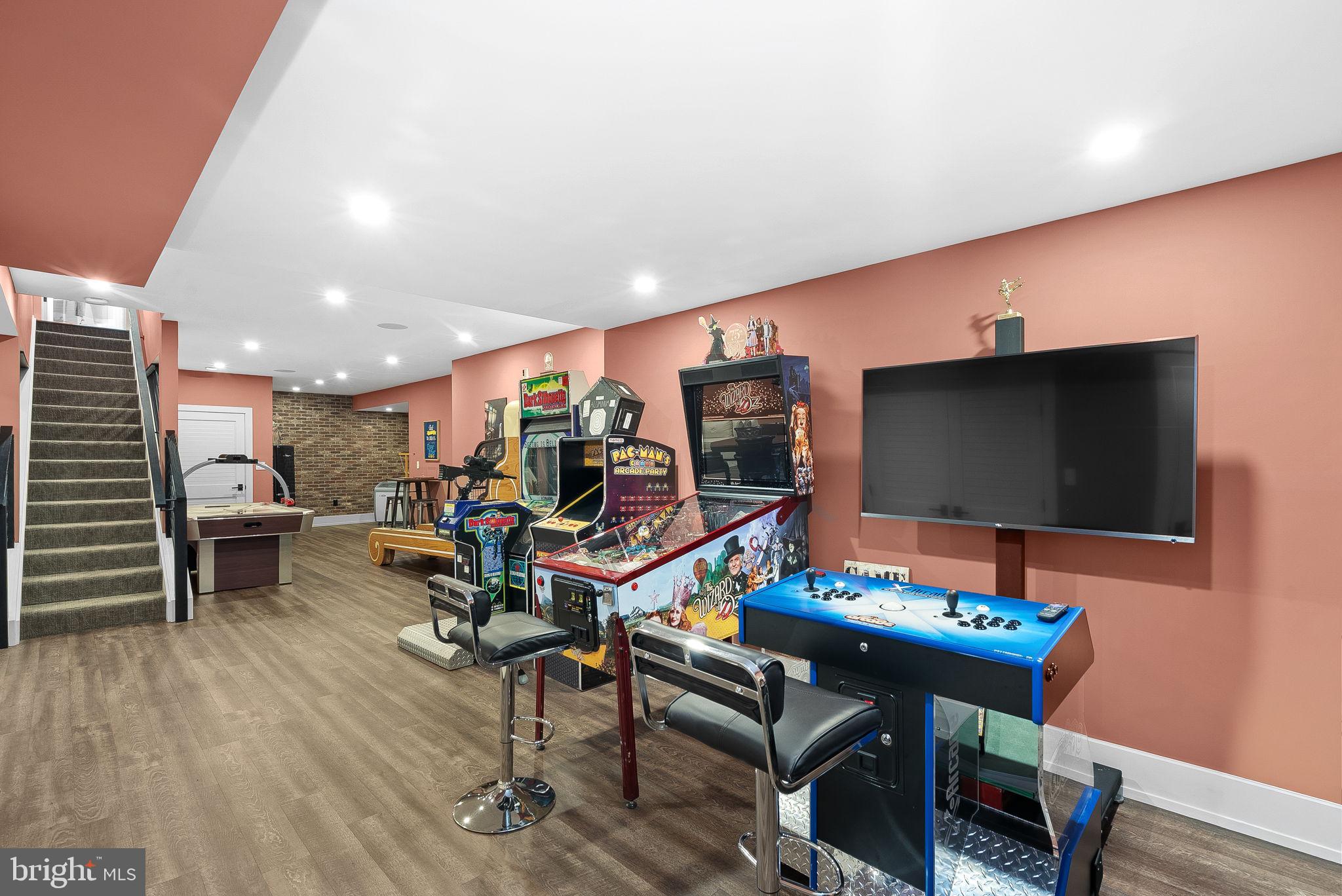 VANTAGE POINTE - Residential