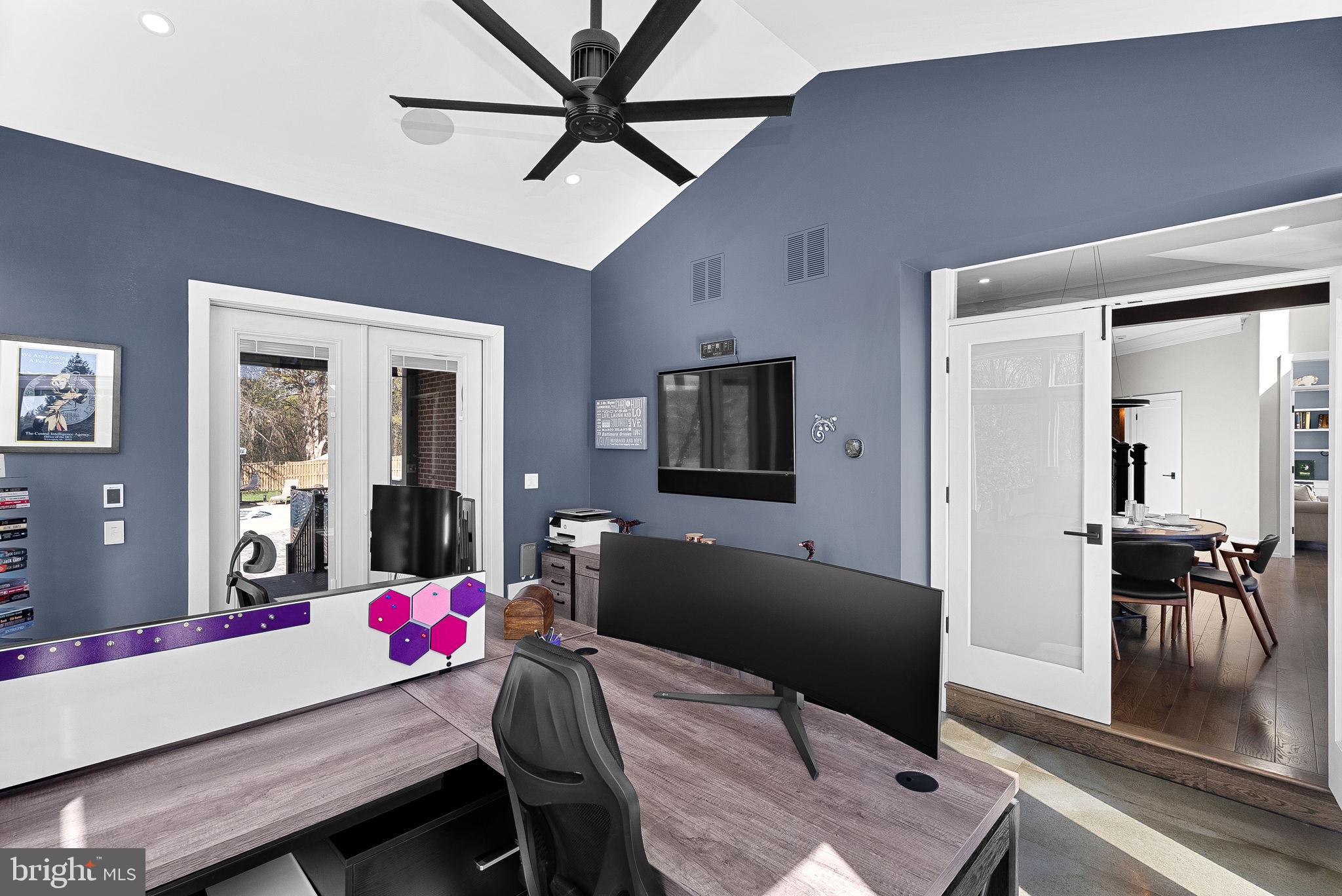VANTAGE POINTE - Residential