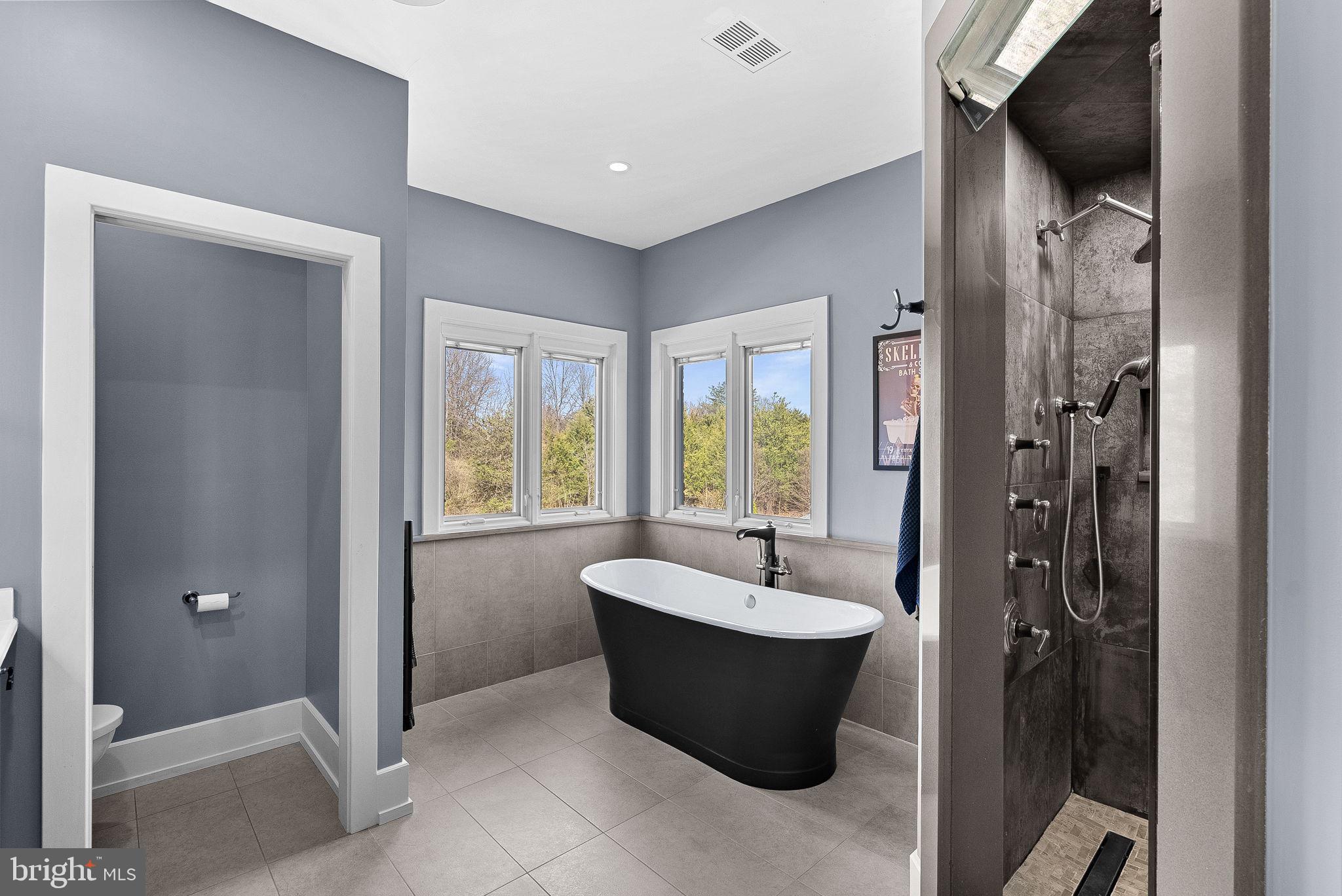 VANTAGE POINTE - Residential