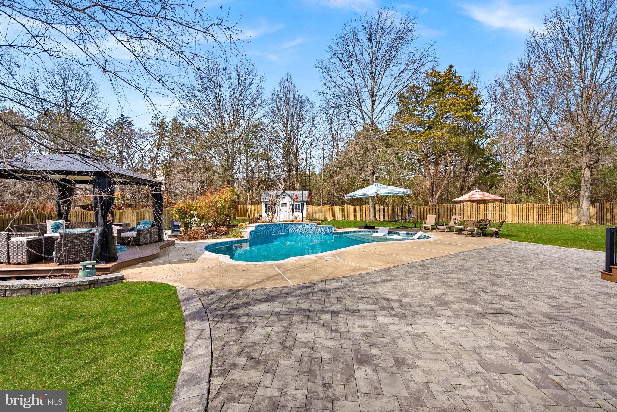 VANTAGE POINTE - Residential