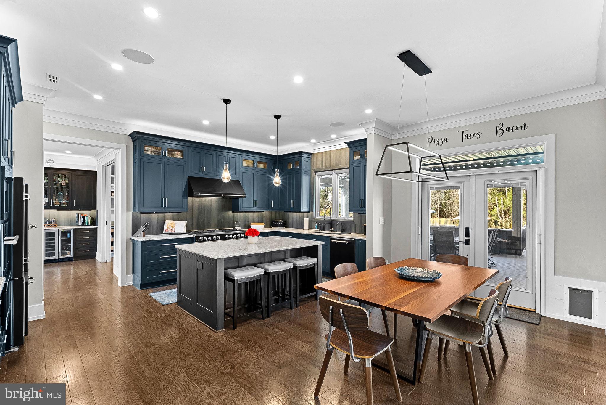 VANTAGE POINTE - Residential
