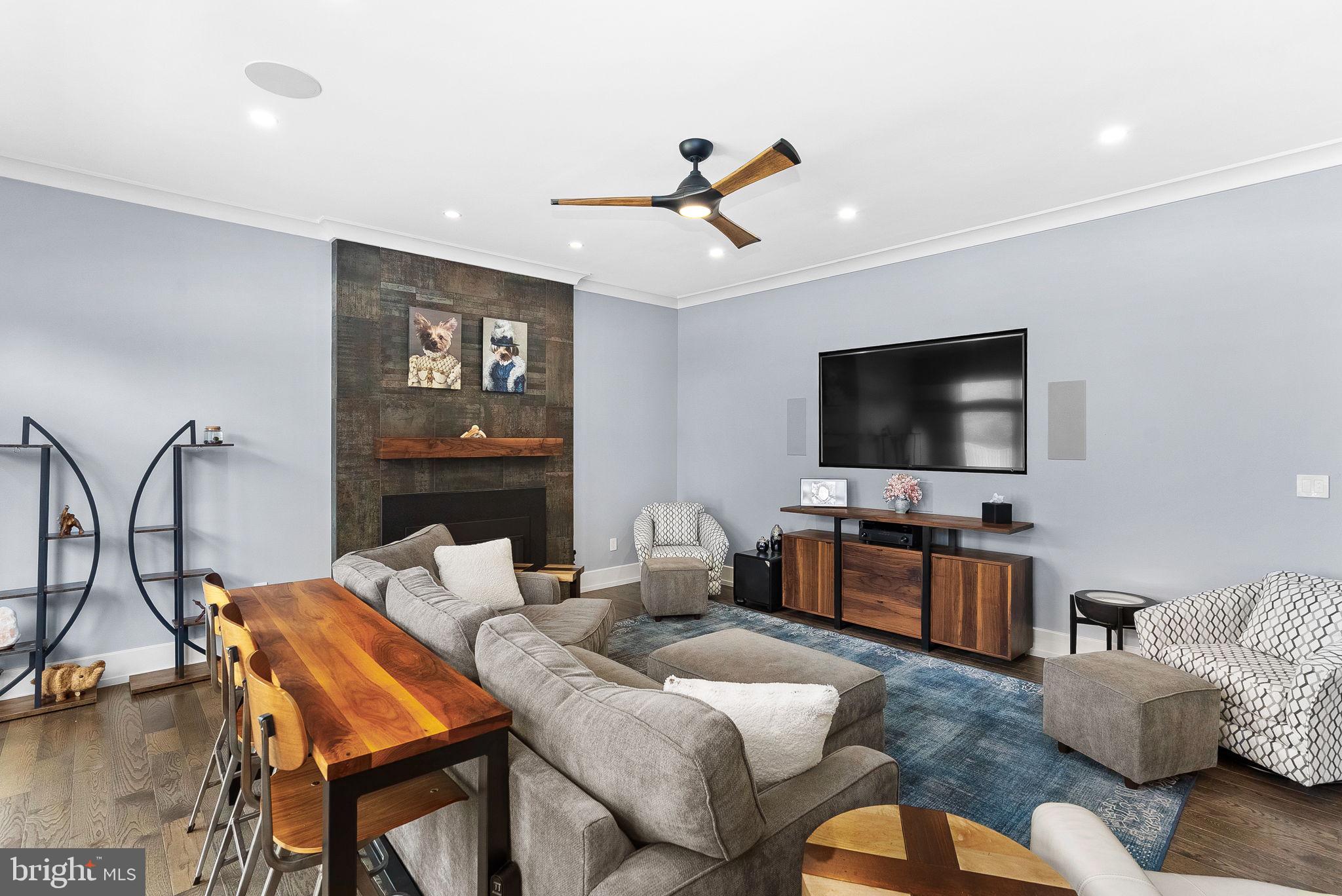VANTAGE POINTE - Residential