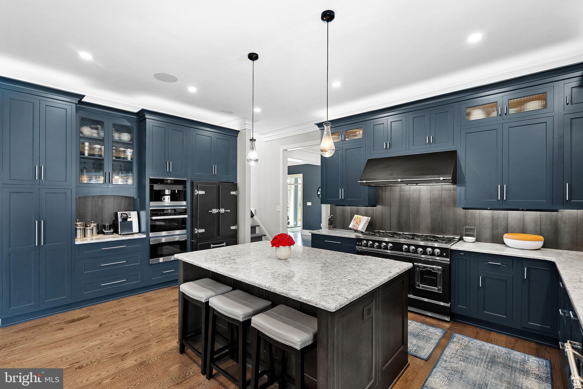 VANTAGE POINTE - Residential
