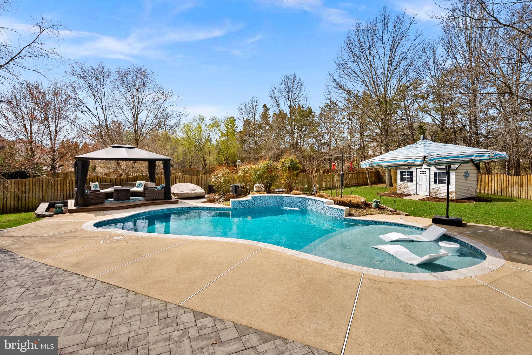 VANTAGE POINTE - Residential