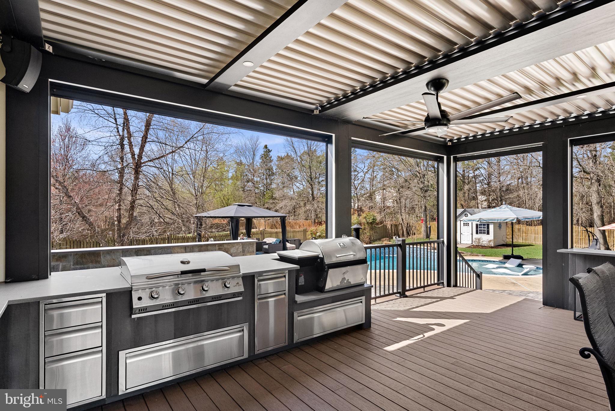 VANTAGE POINTE - Residential