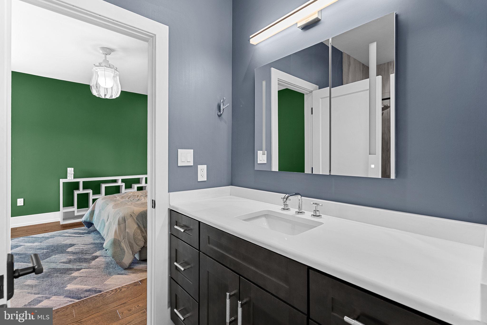 VANTAGE POINTE - Residential