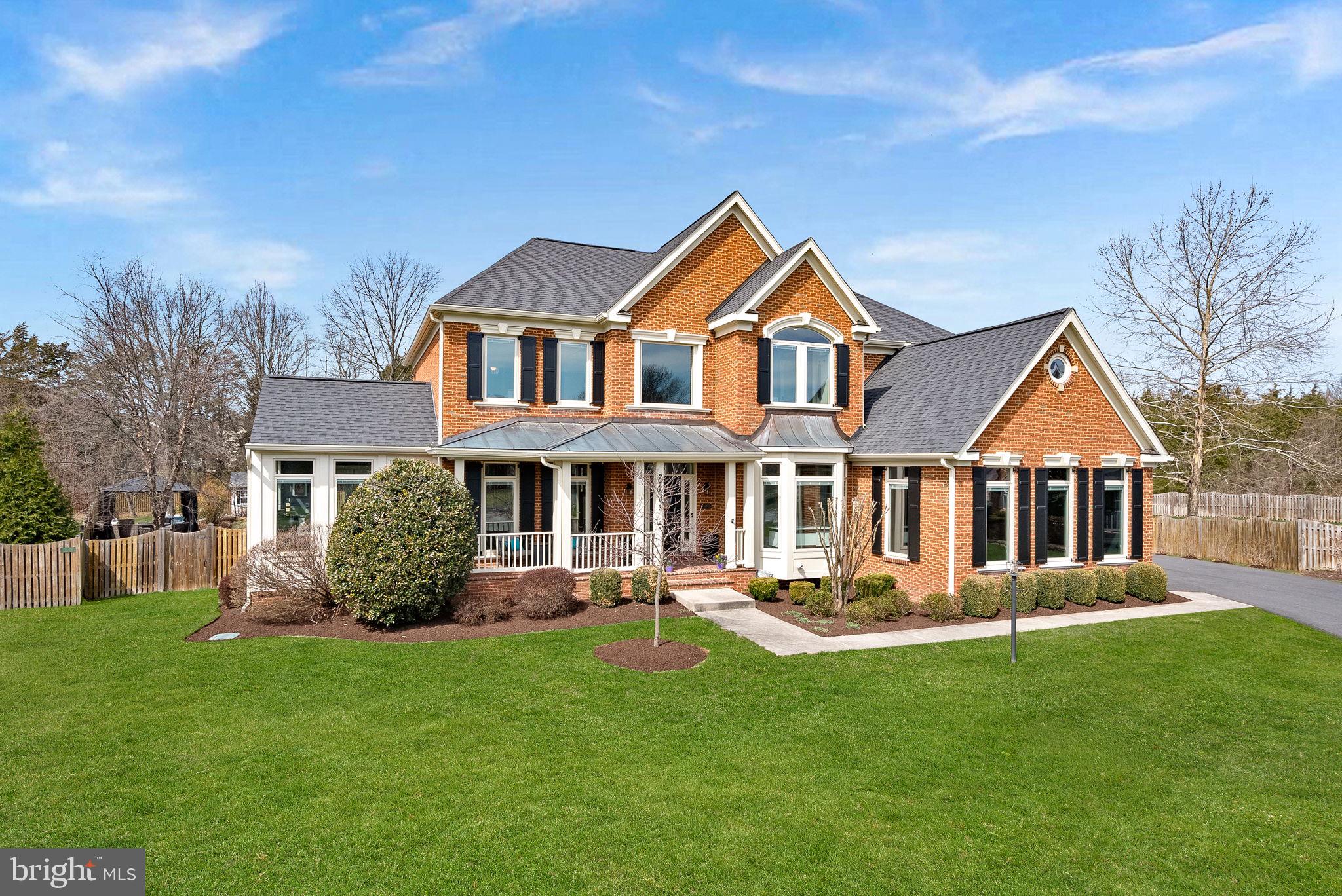 VANTAGE POINTE - Residential