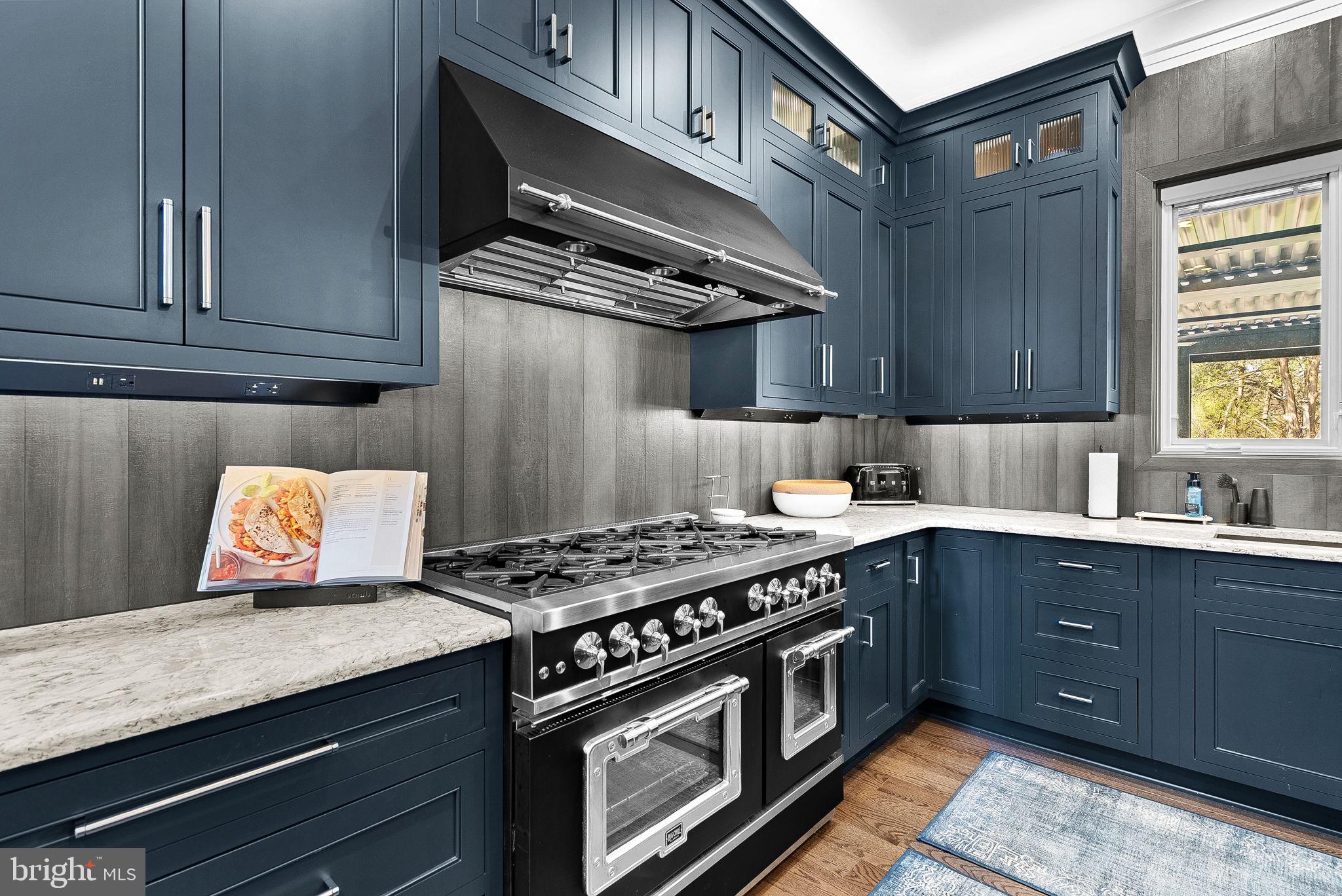 VANTAGE POINTE - Residential