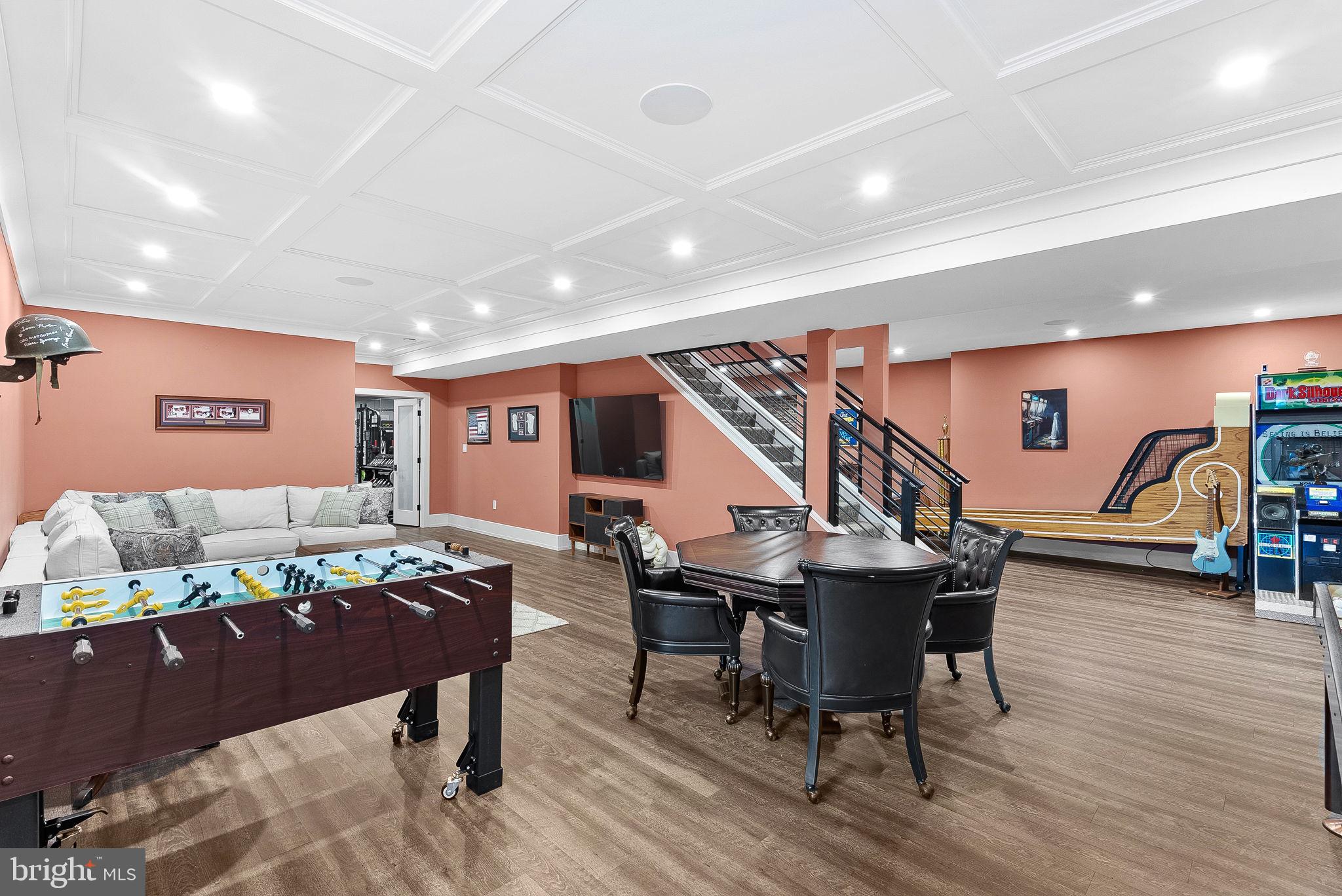 VANTAGE POINTE - Residential