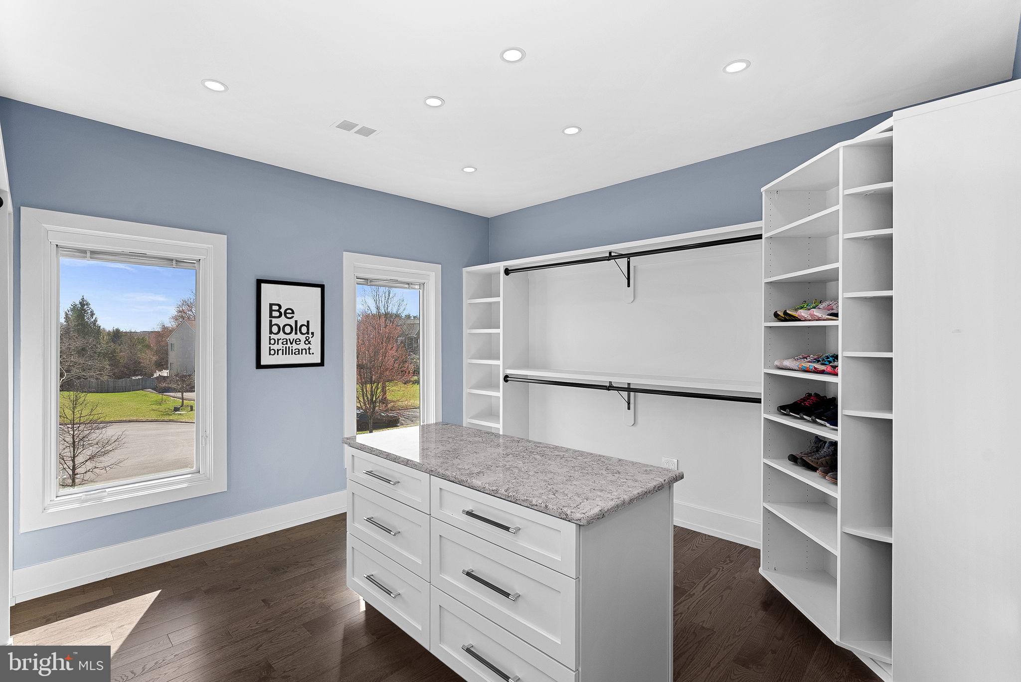VANTAGE POINTE - Residential