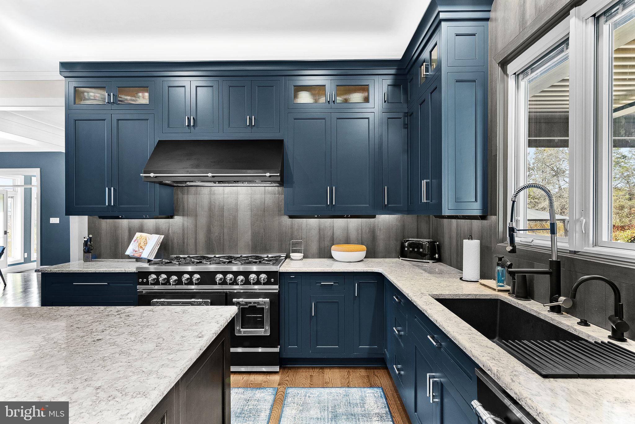 VANTAGE POINTE - Residential