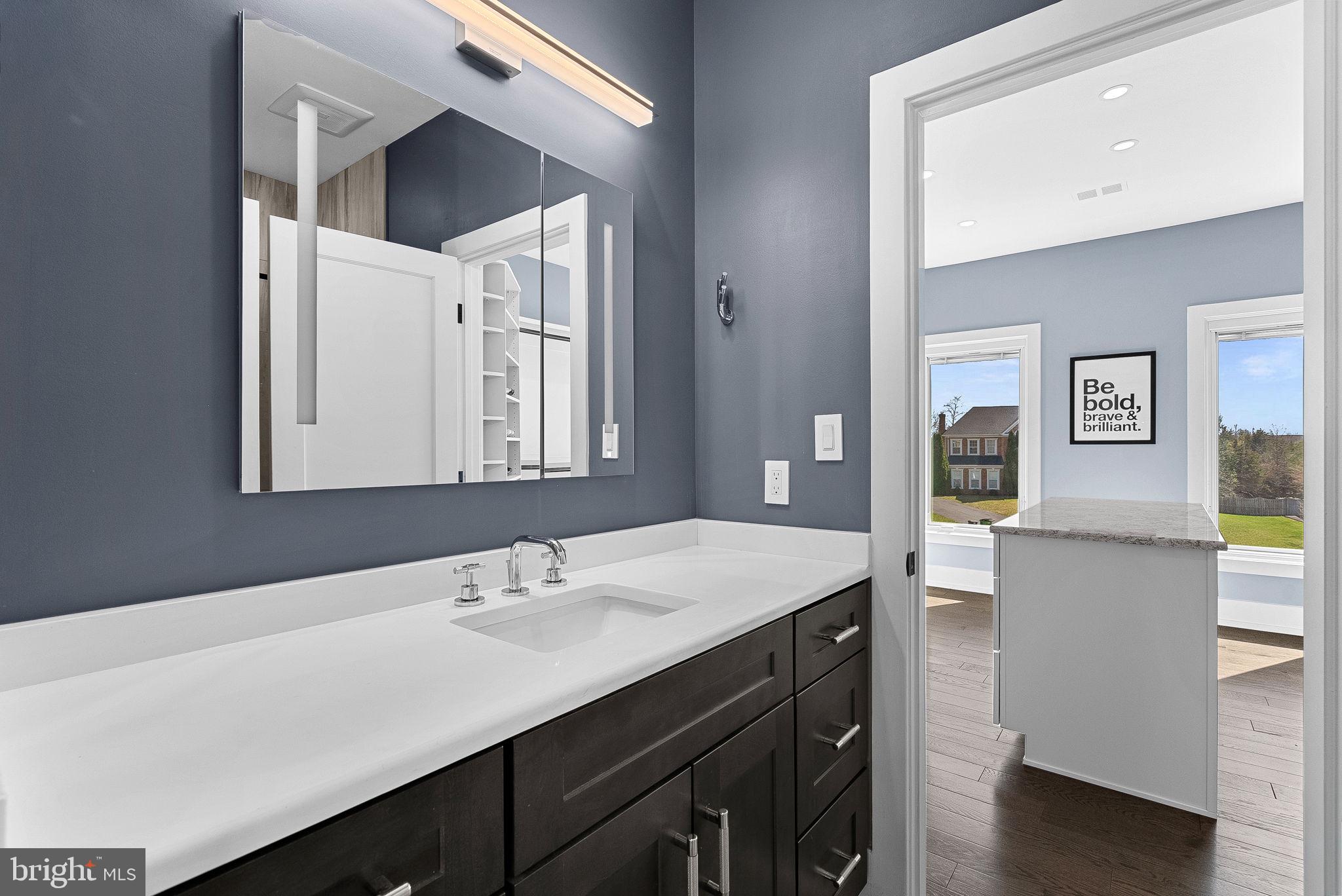 VANTAGE POINTE - Residential