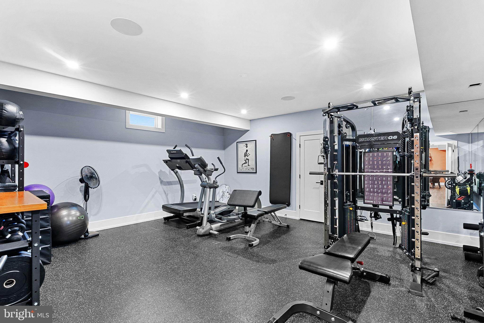VANTAGE POINTE - Residential