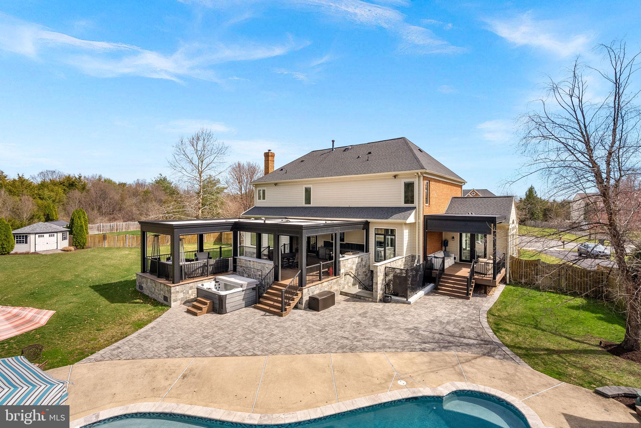 VANTAGE POINTE - Residential