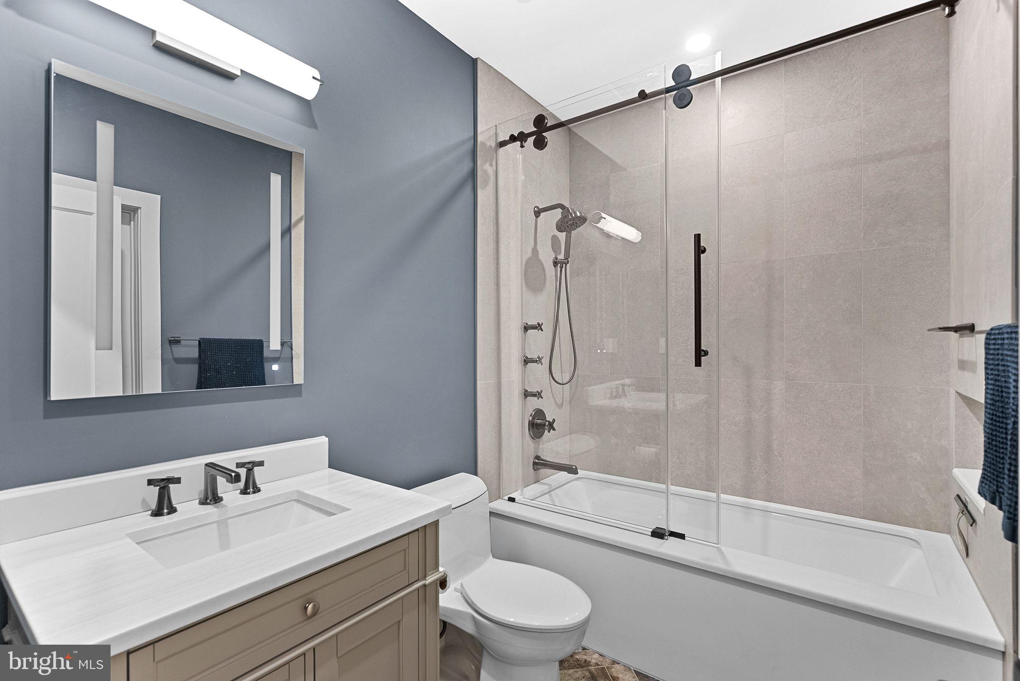 VANTAGE POINTE - Residential