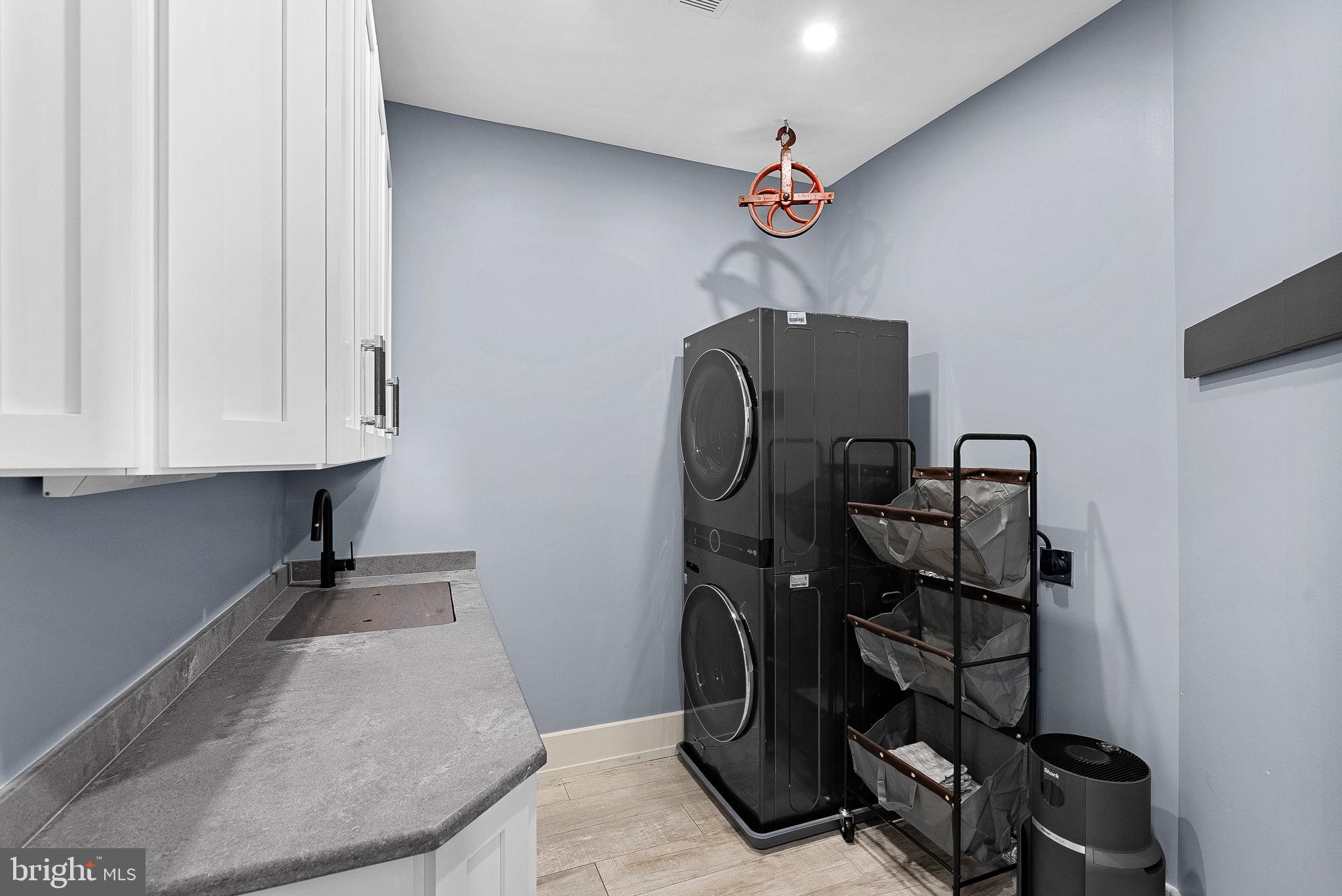 VANTAGE POINTE - Residential
