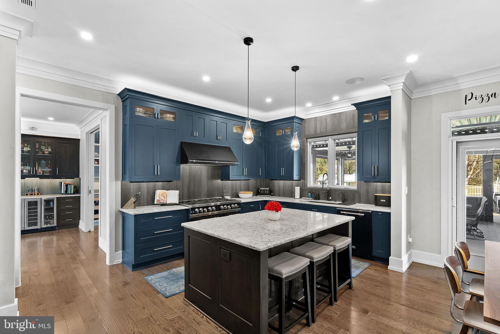 VANTAGE POINTE - Residential