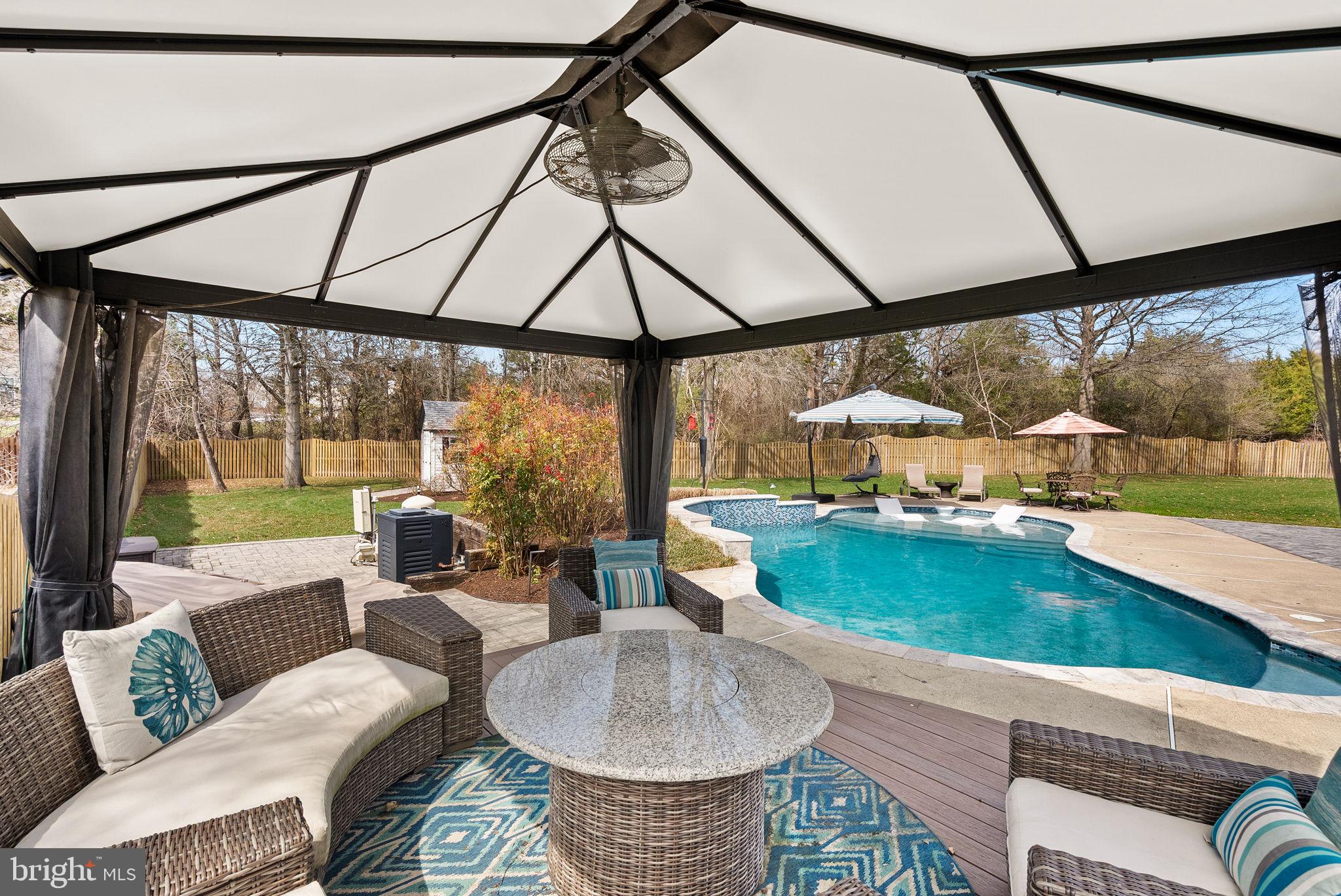 VANTAGE POINTE - Residential