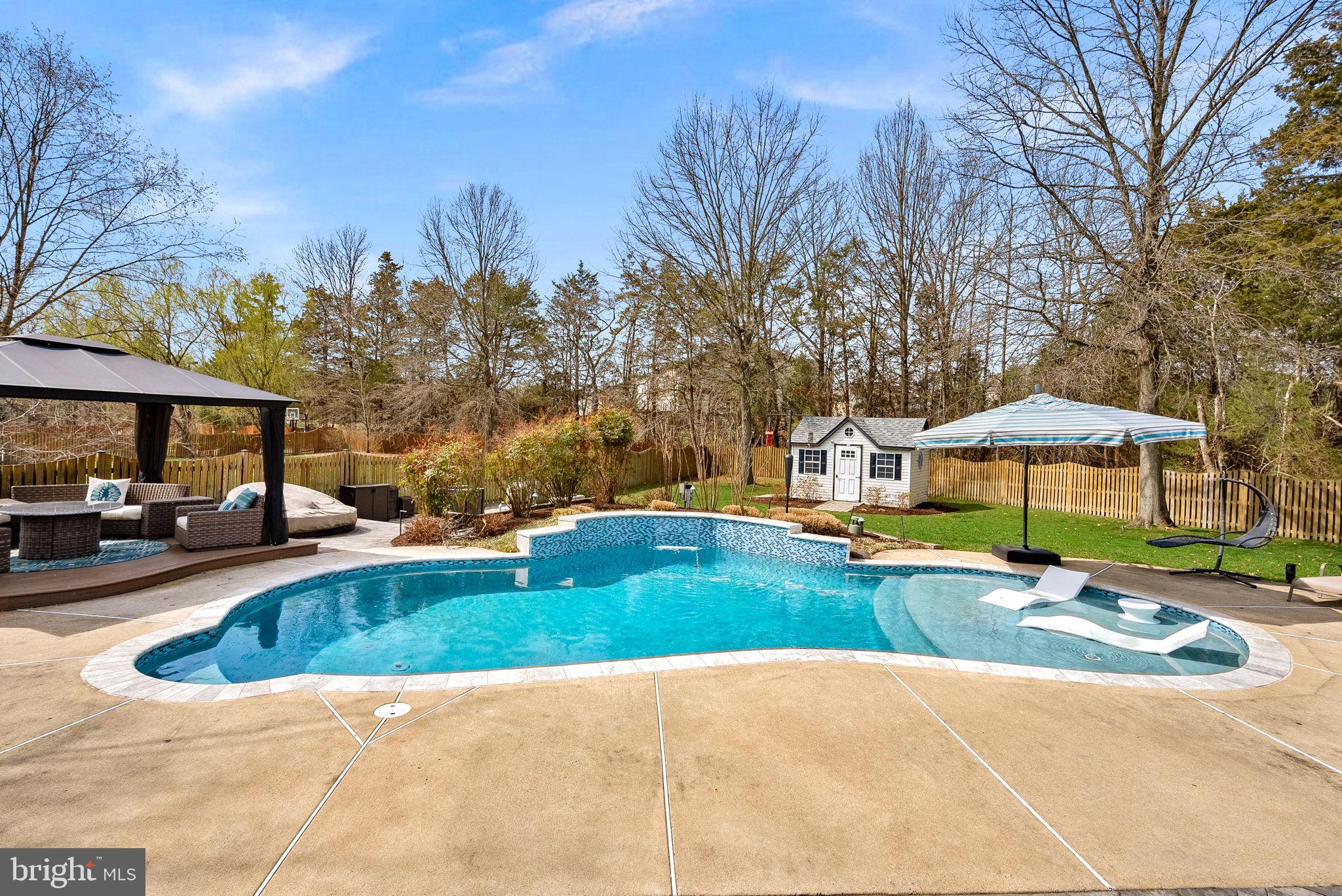 VANTAGE POINTE - Residential