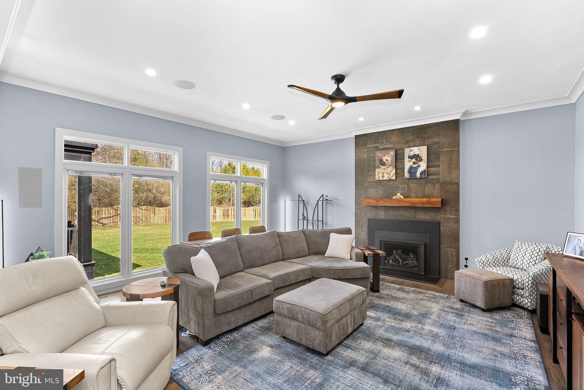 VANTAGE POINTE - Residential