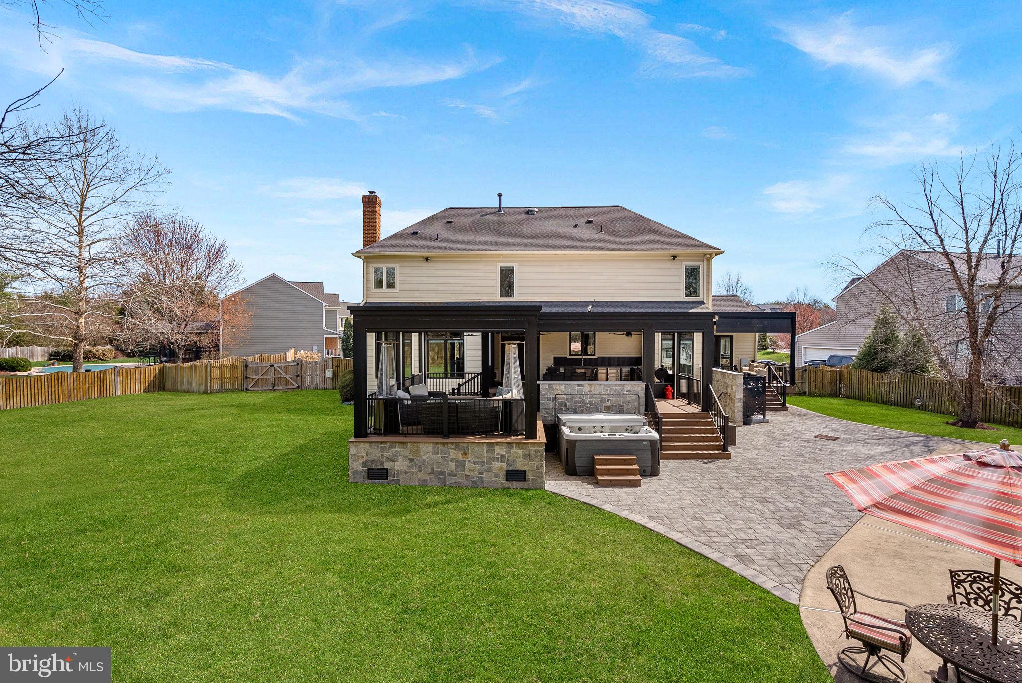VANTAGE POINTE - Residential