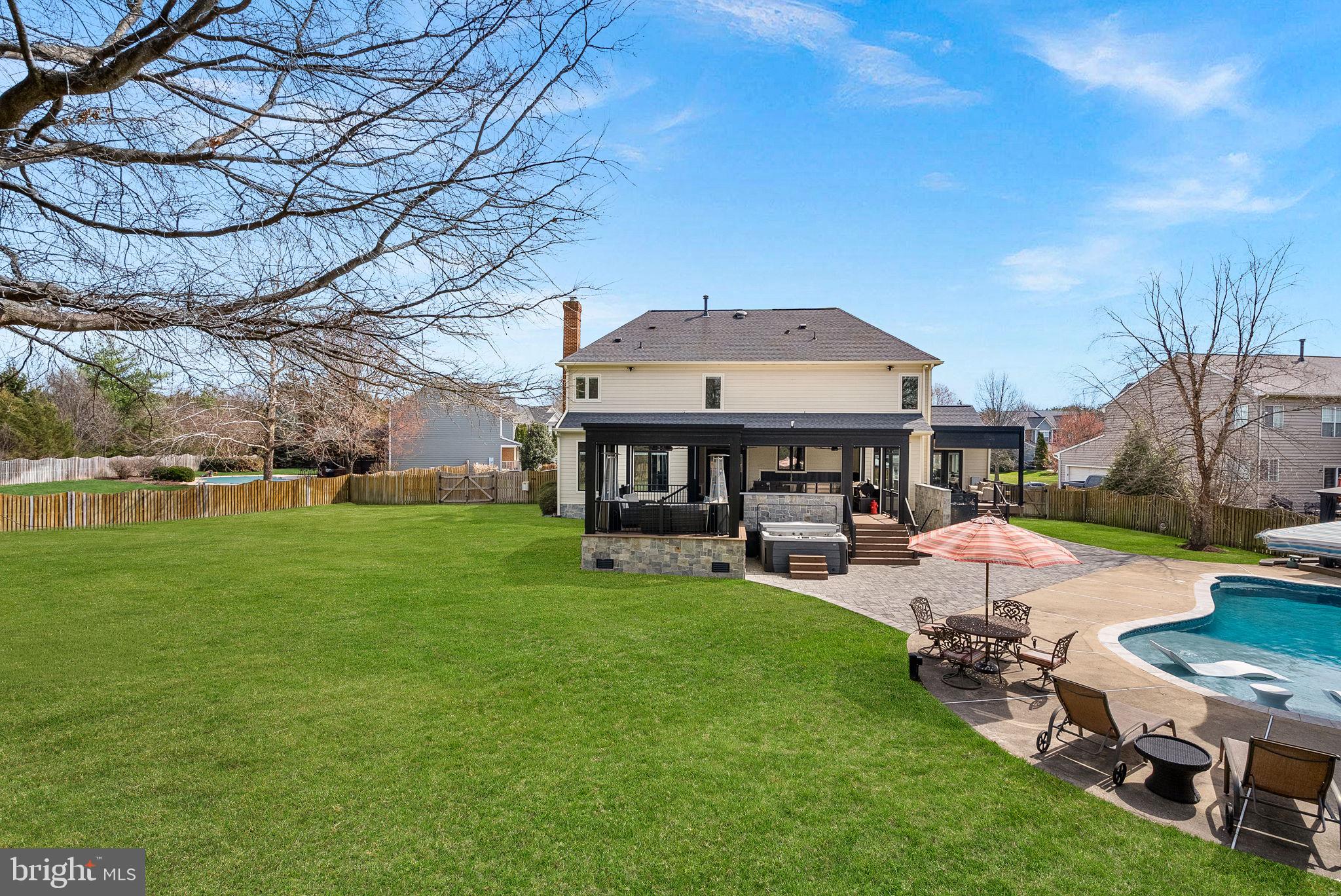 VANTAGE POINTE - Residential