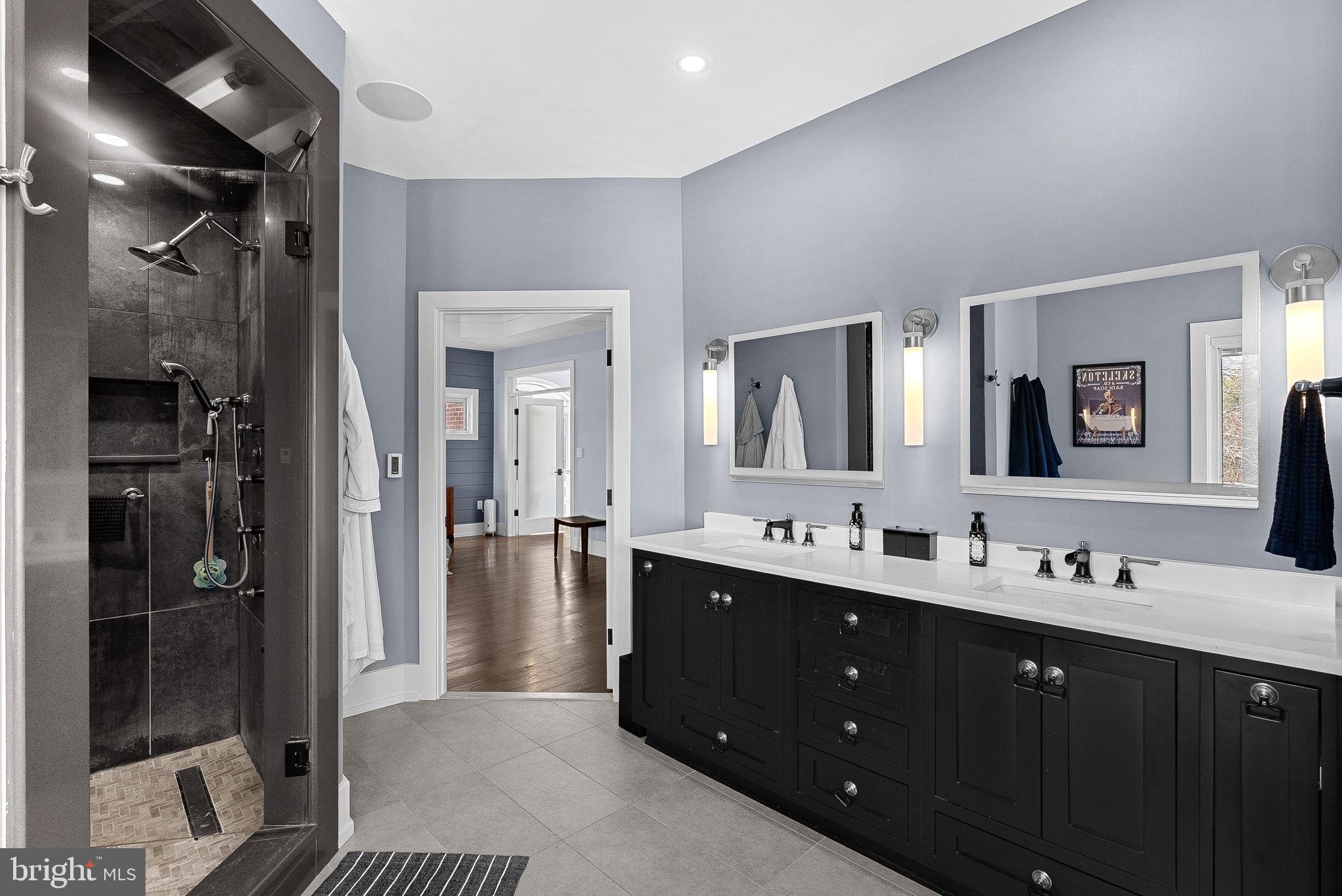 VANTAGE POINTE - Residential