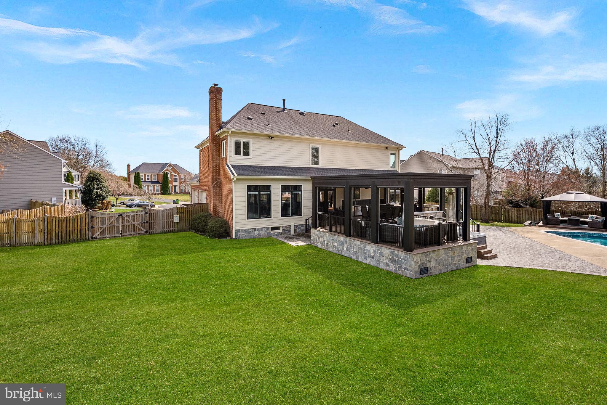 VANTAGE POINTE - Residential