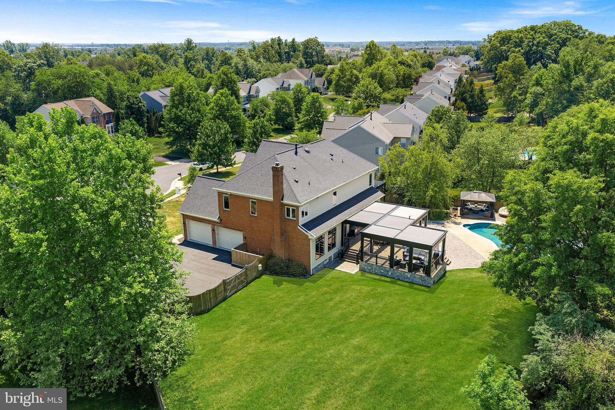 VANTAGE POINTE - Residential