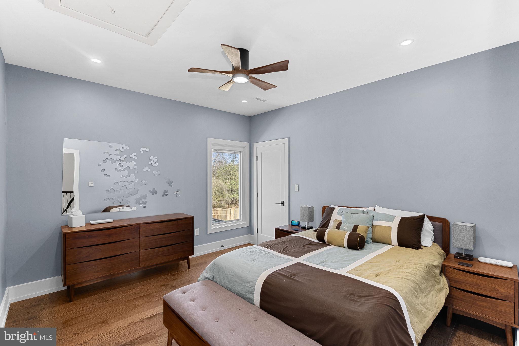 VANTAGE POINTE - Residential