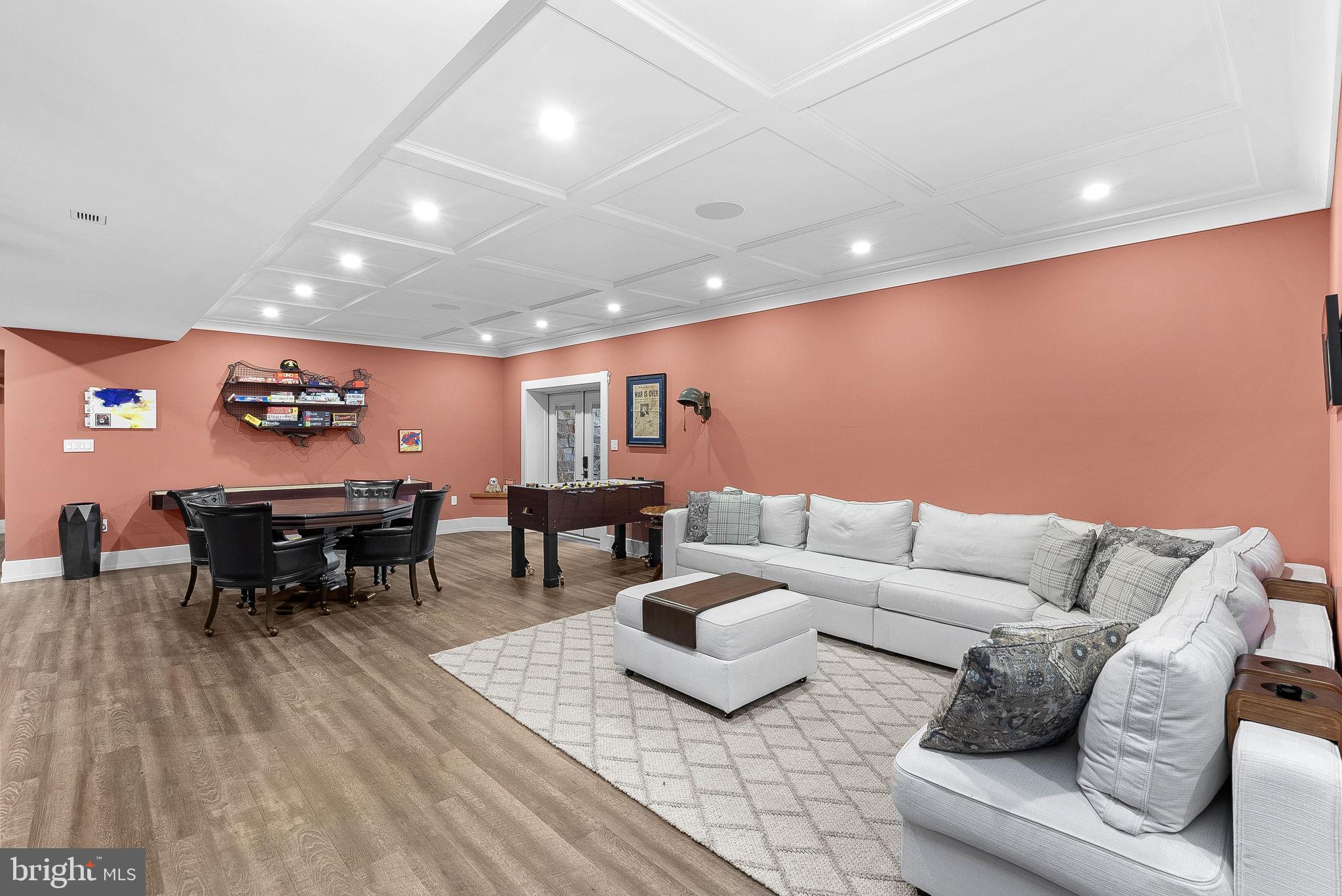 VANTAGE POINTE - Residential