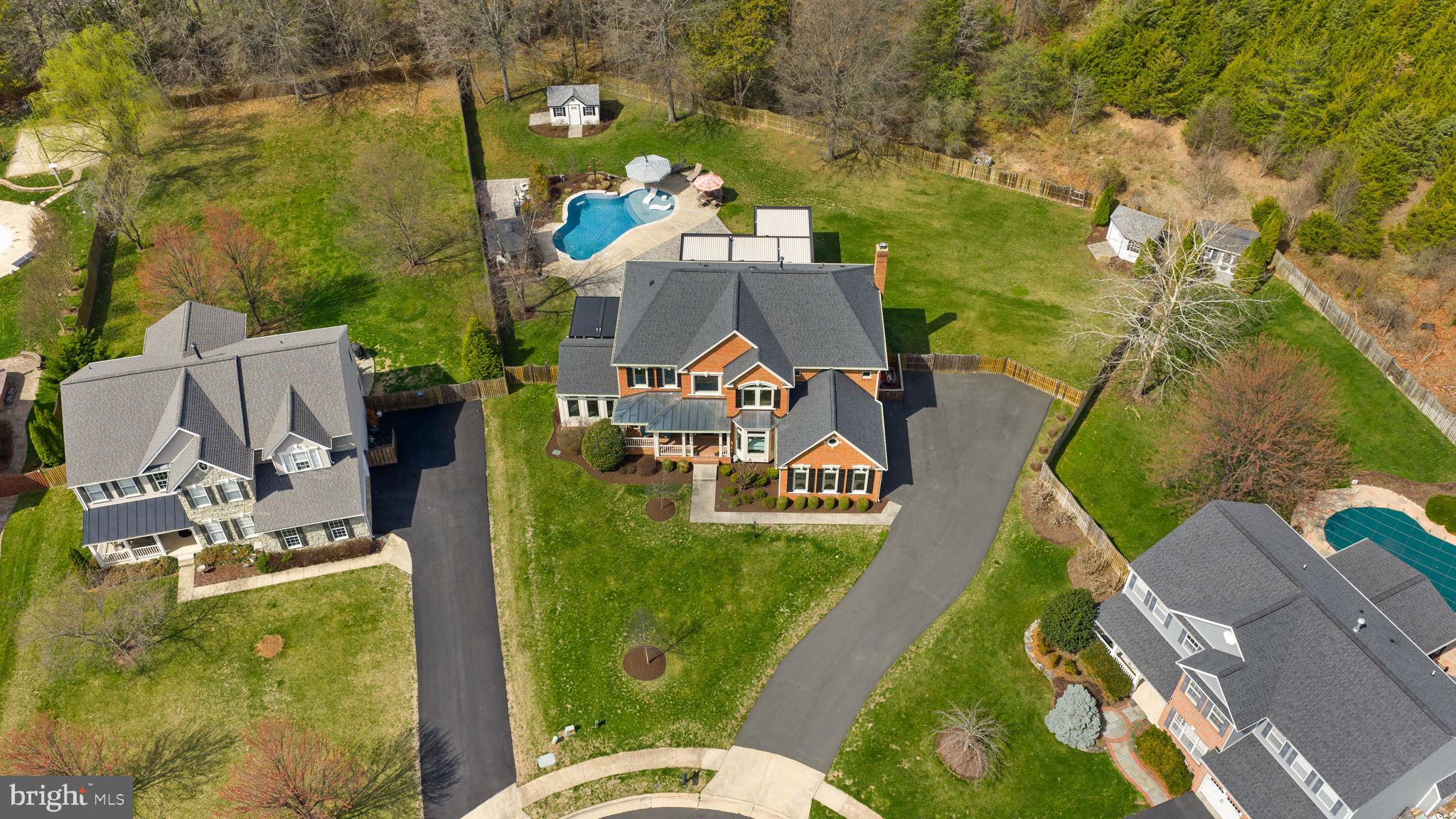 VANTAGE POINTE - Residential