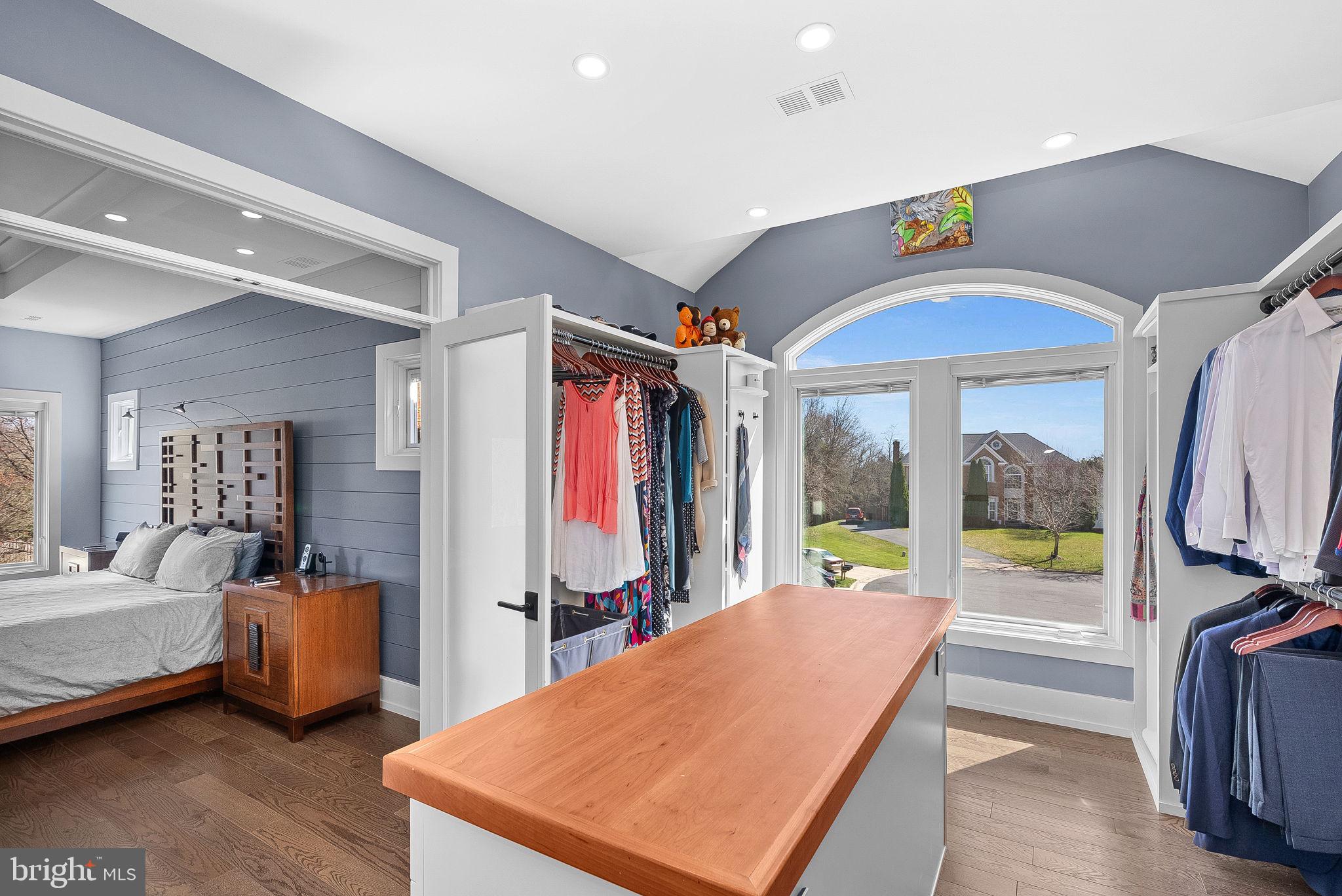 VANTAGE POINTE - Residential