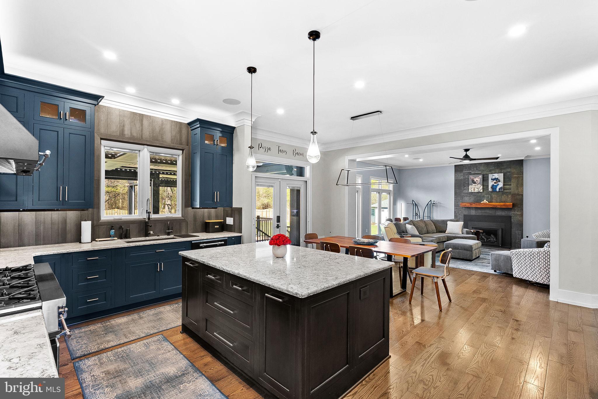 VANTAGE POINTE - Residential