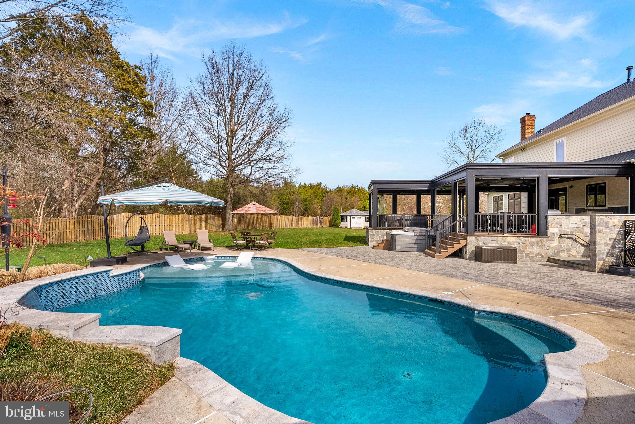 VANTAGE POINTE - Residential