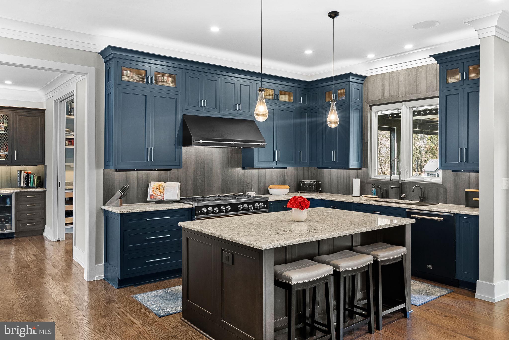 VANTAGE POINTE - Residential