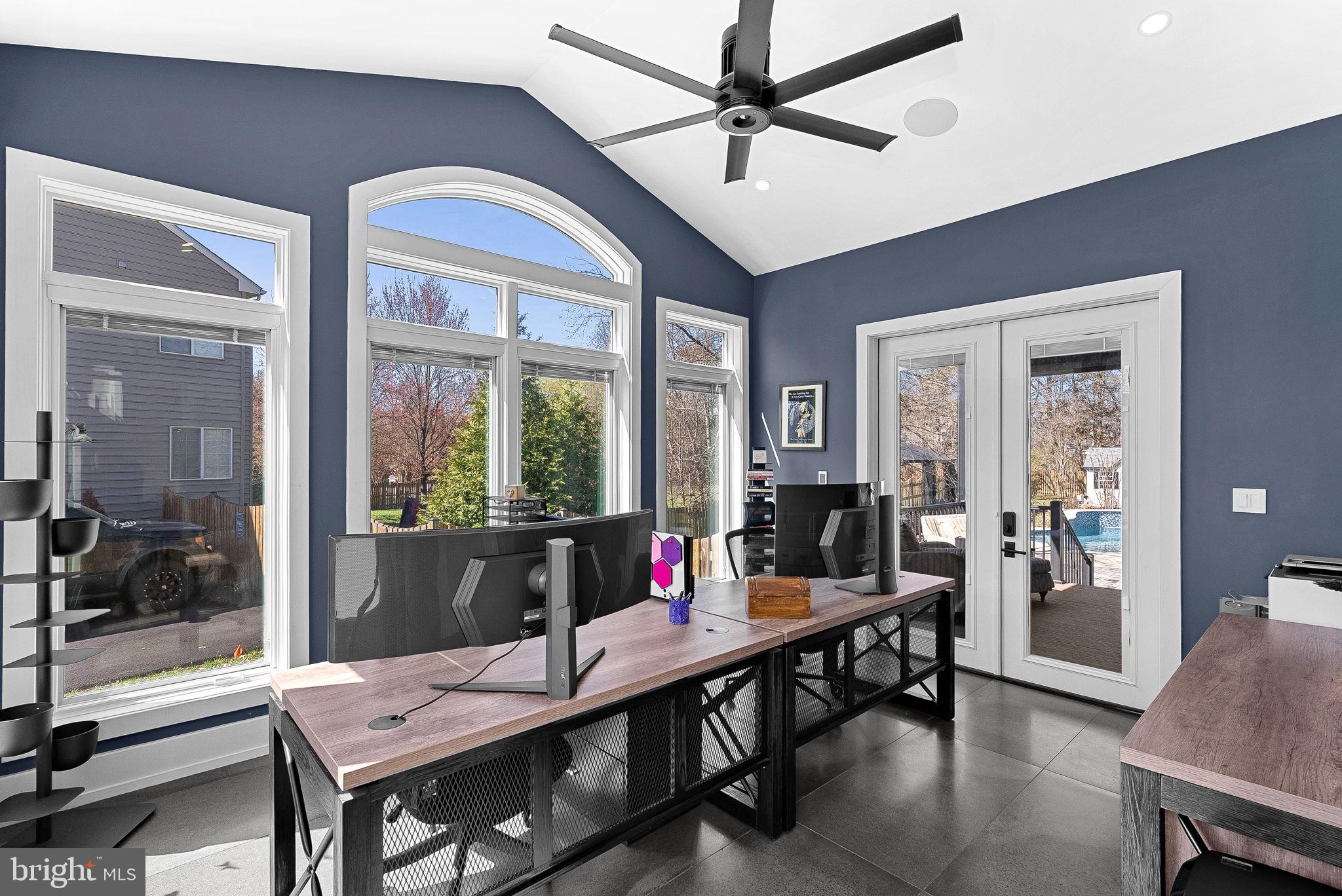 VANTAGE POINTE - Residential