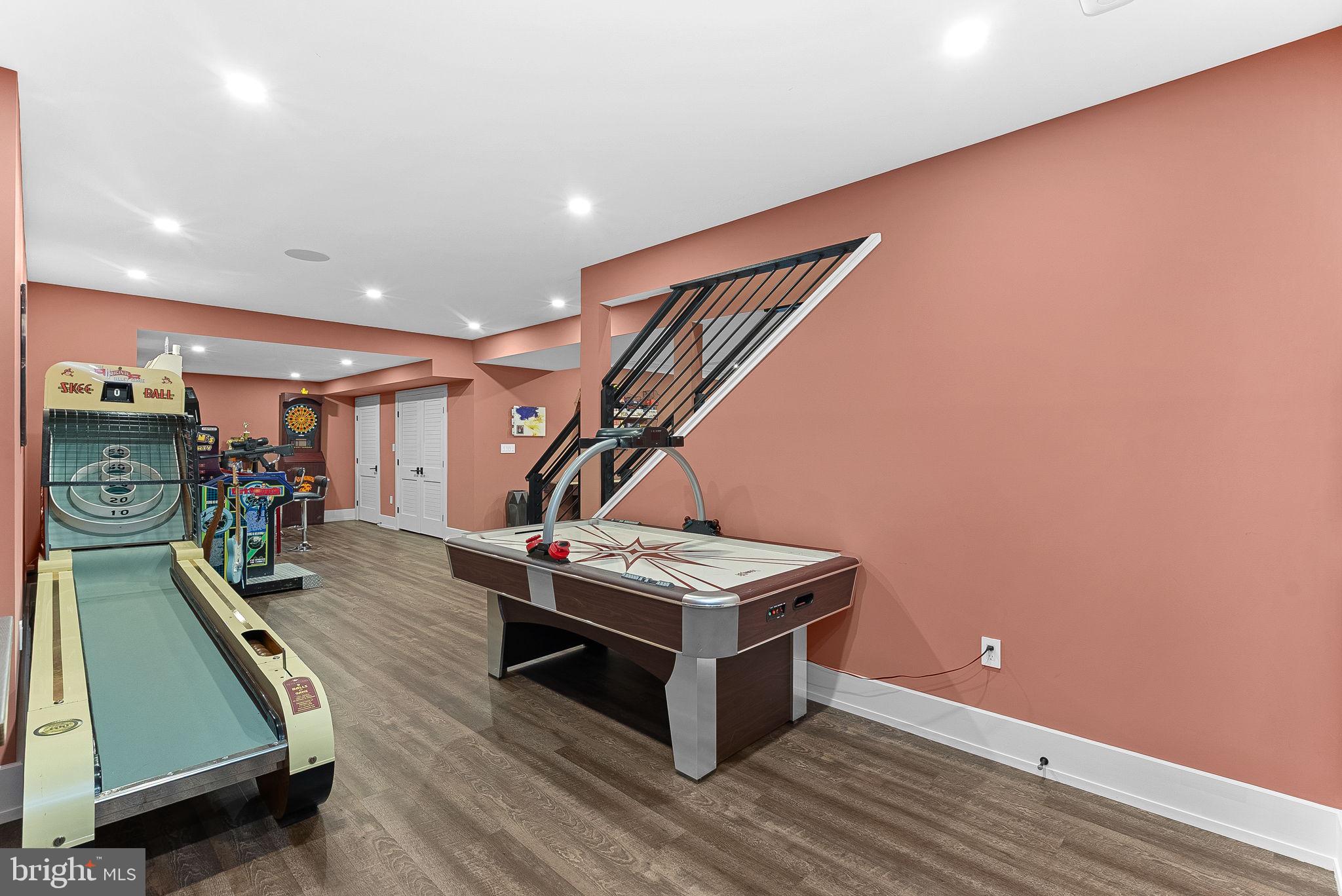 VANTAGE POINTE - Residential