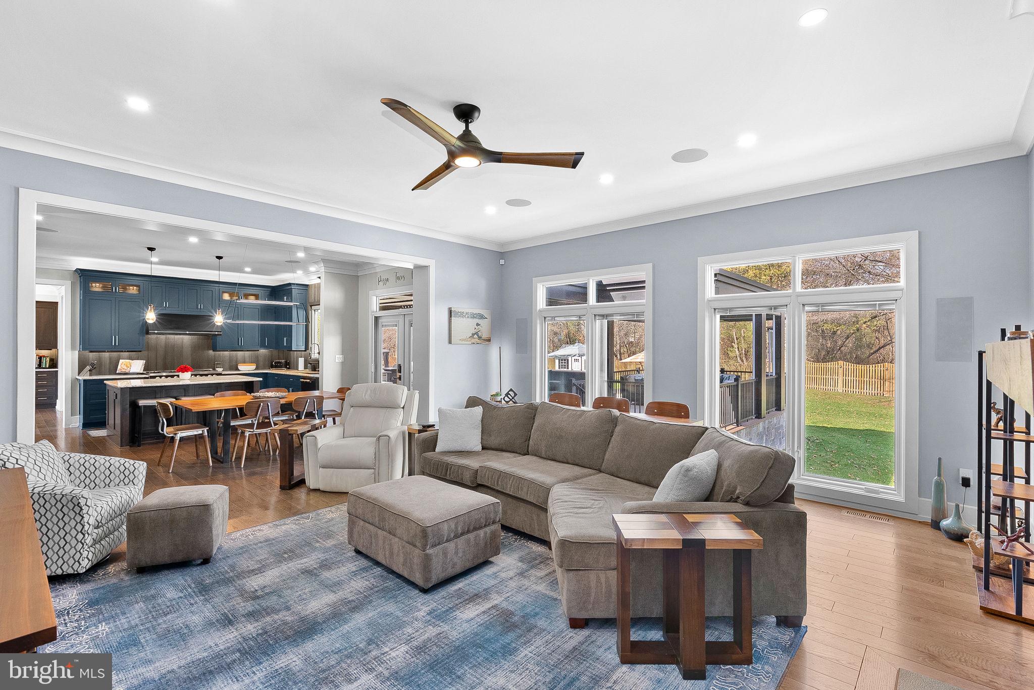 VANTAGE POINTE - Residential
