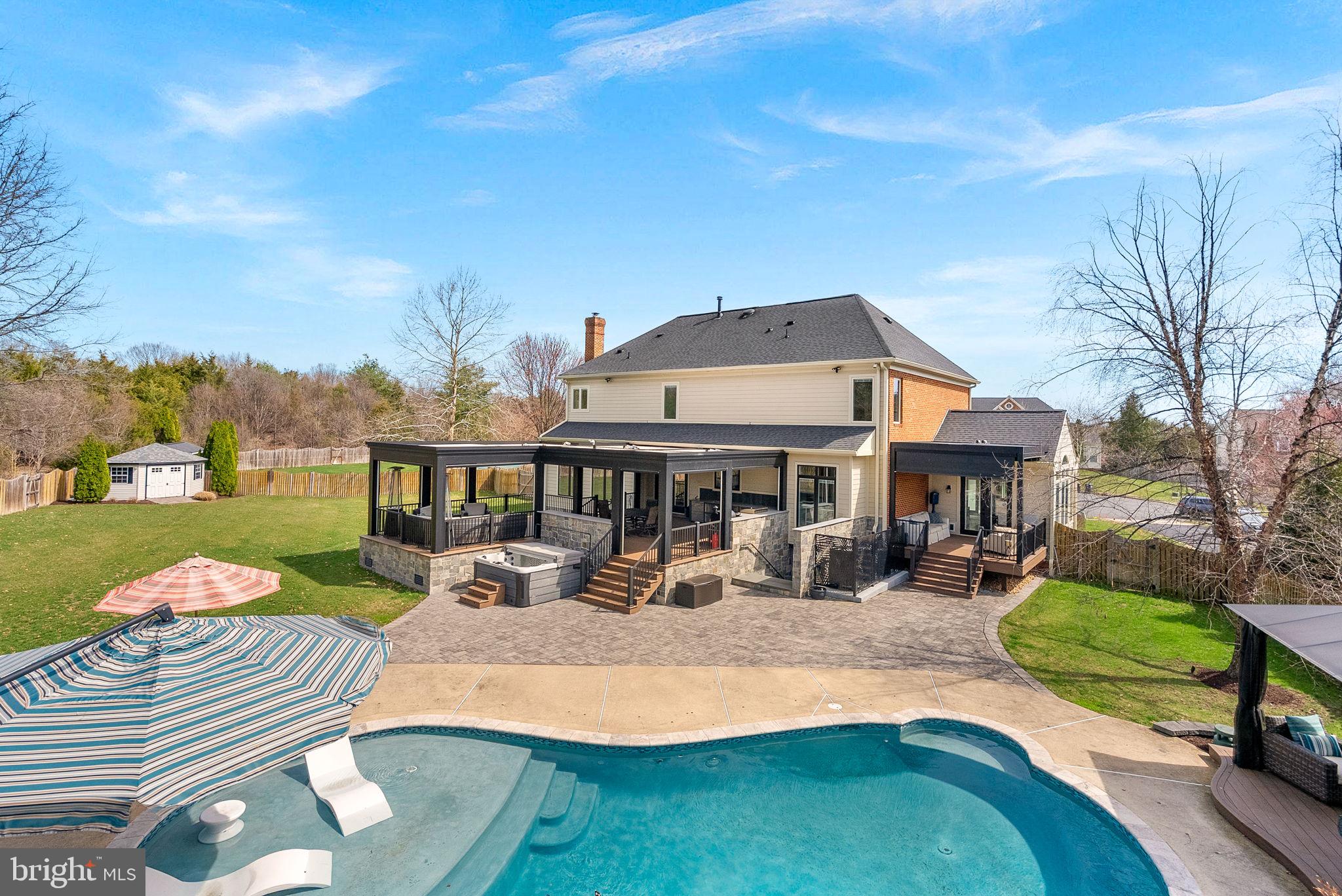 VANTAGE POINTE - Residential