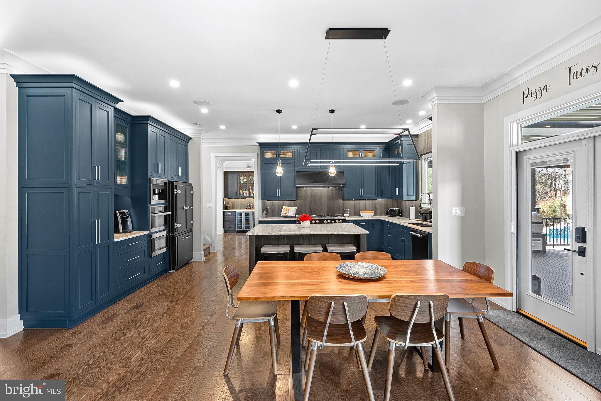 VANTAGE POINTE - Residential