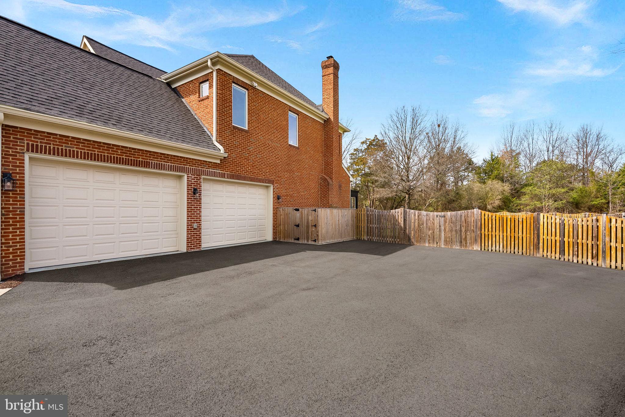 VANTAGE POINTE - Residential