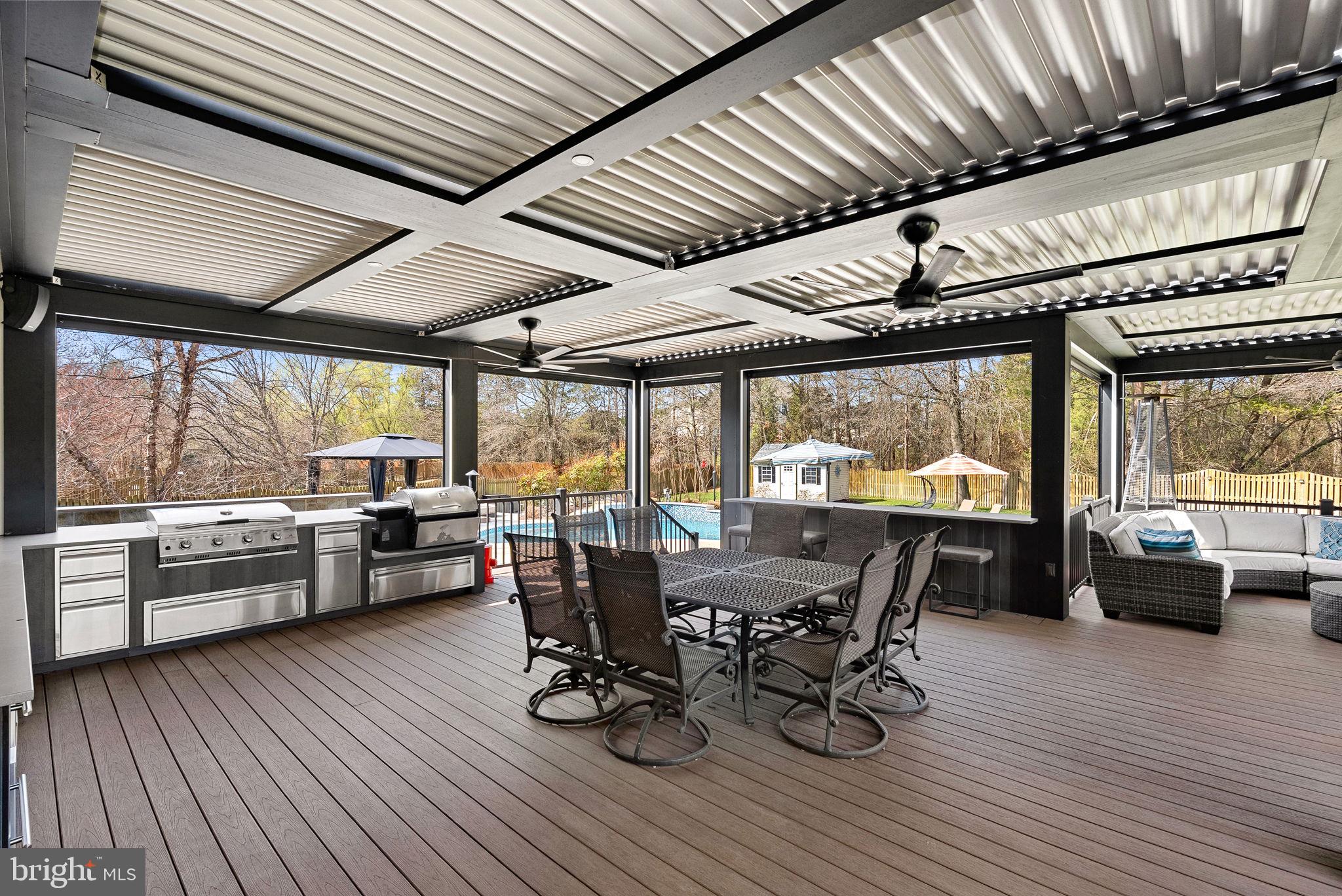 VANTAGE POINTE - Residential
