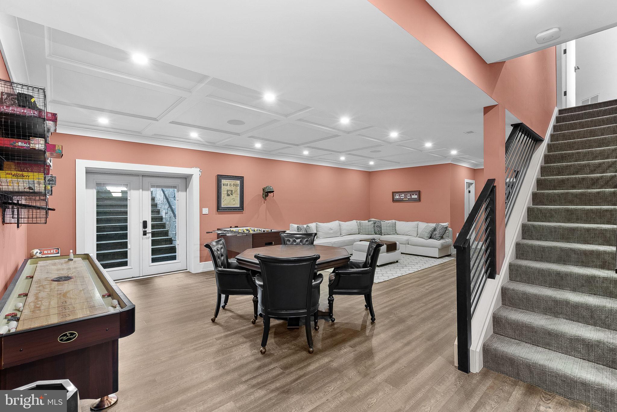 VANTAGE POINTE - Residential